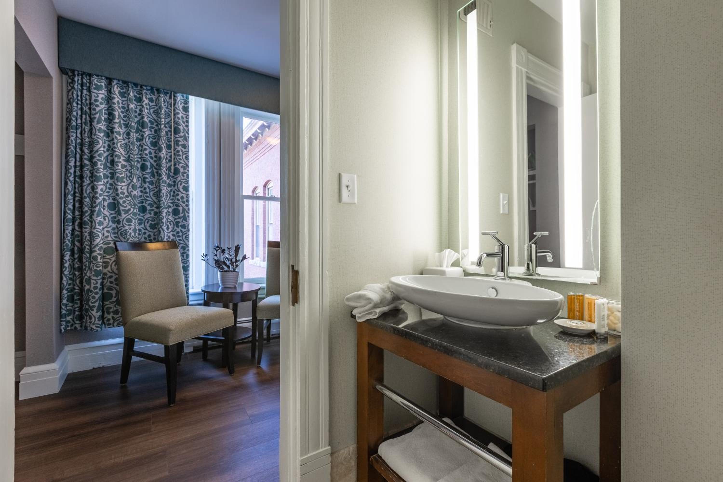 Superior Queen Room - Photo 9