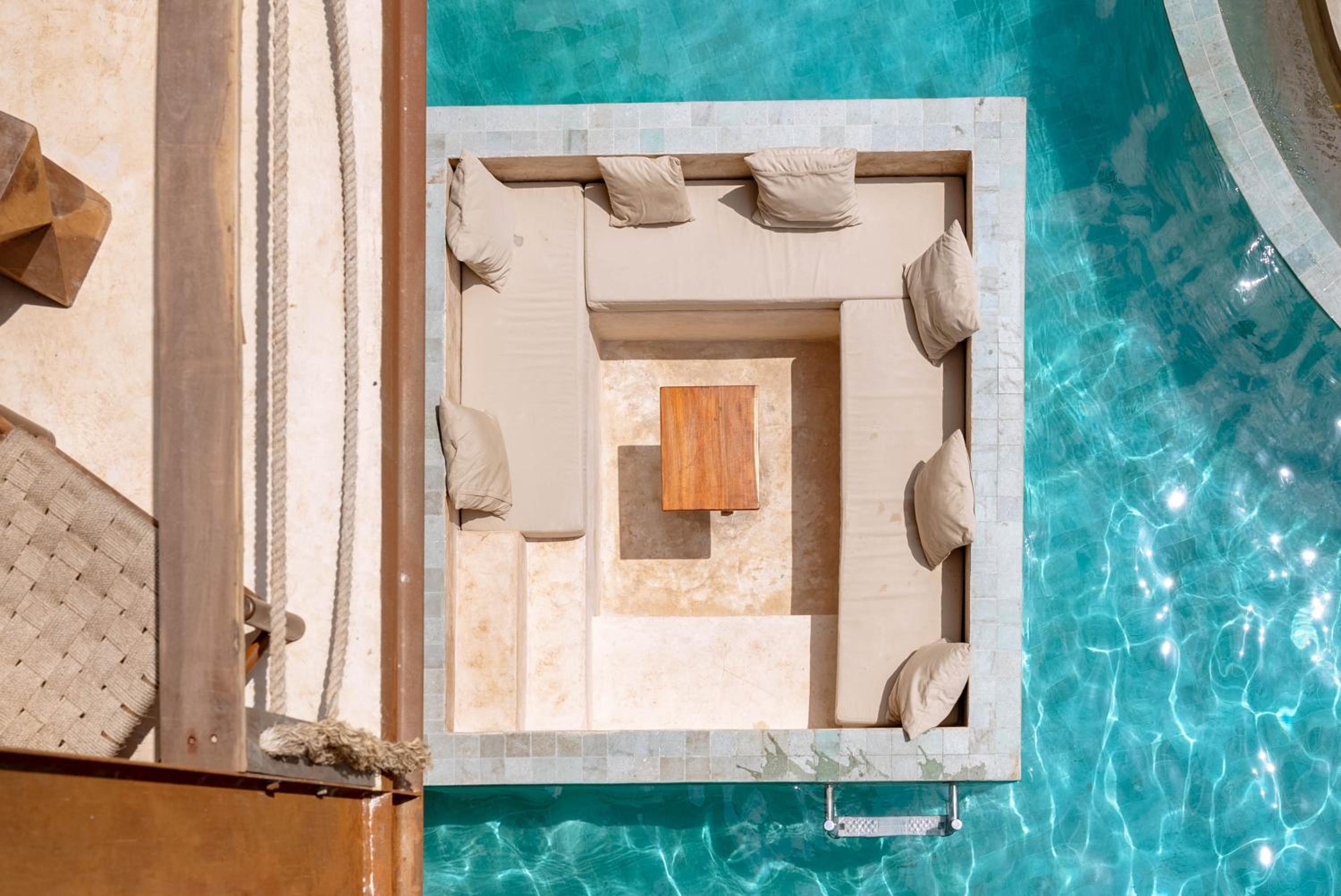 Suite with Pool View - Photo 6