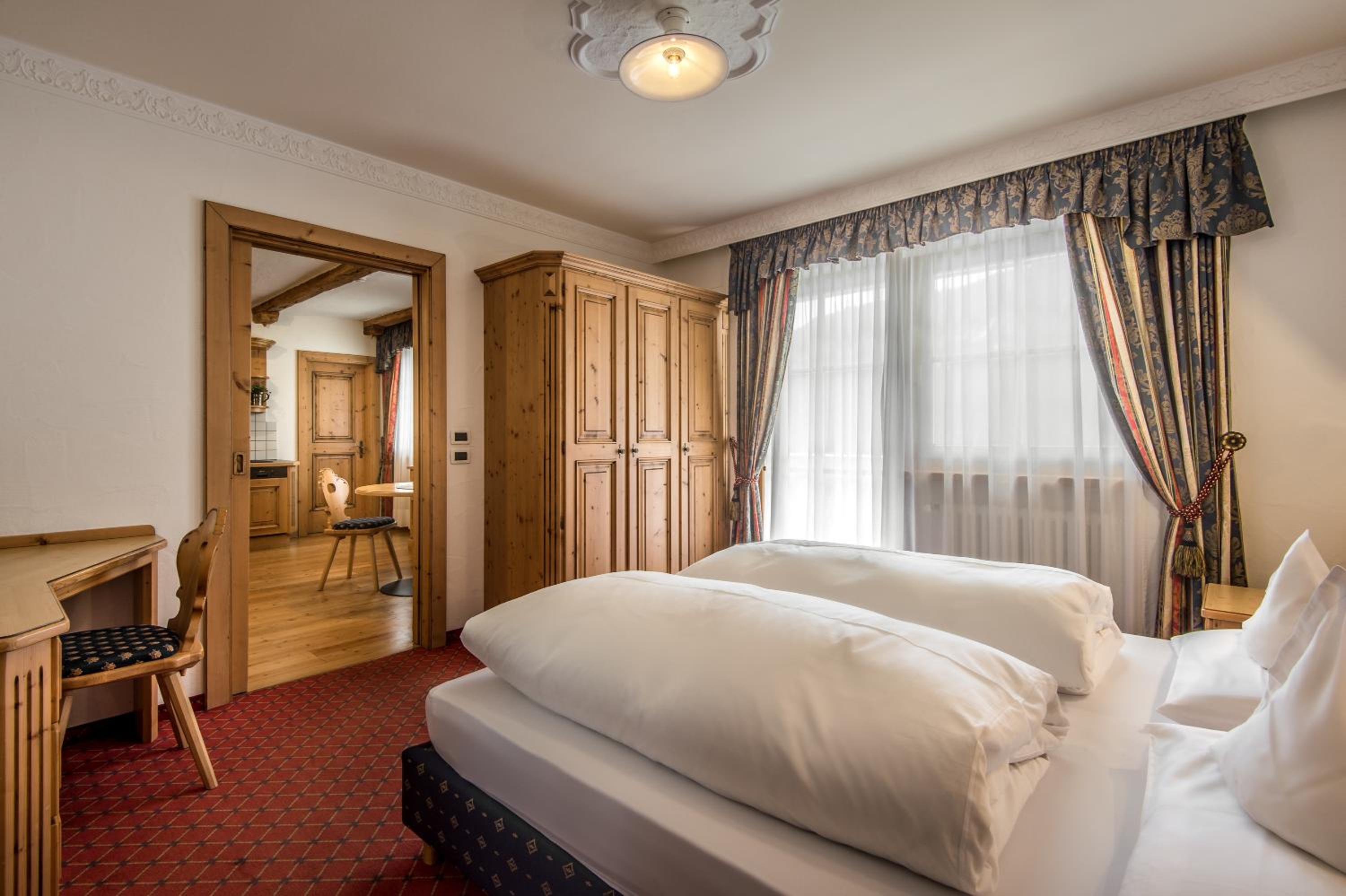 One-Bedroom Apartment with Mountain View photo 1
