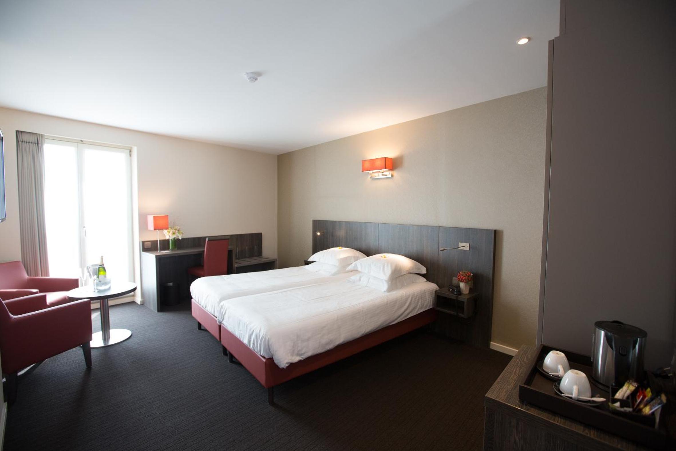 Premium Twin Room - Photo 6