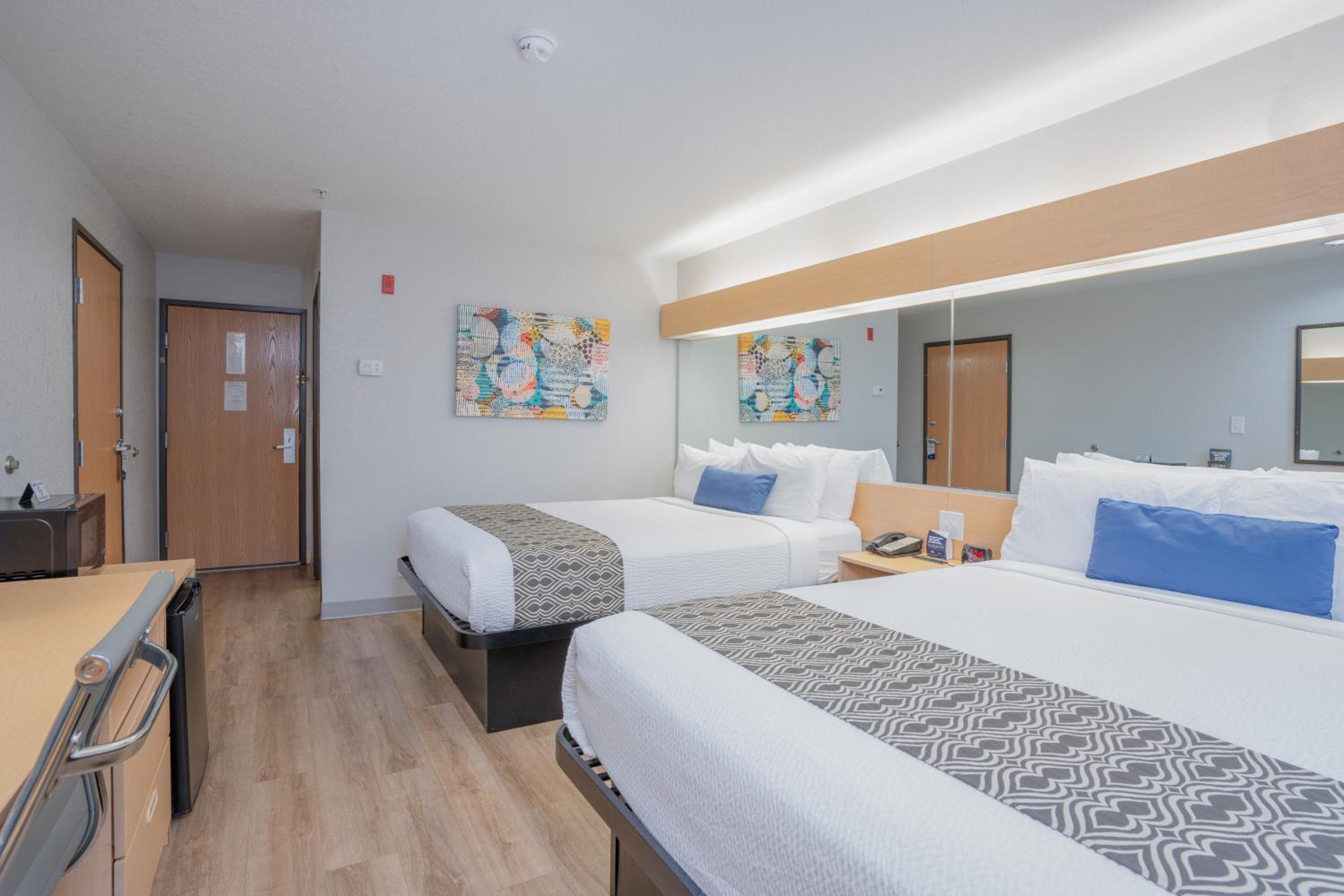 Queen Room with Two Queen Beds - Mobility Access/Non-Smoking - Photo 1