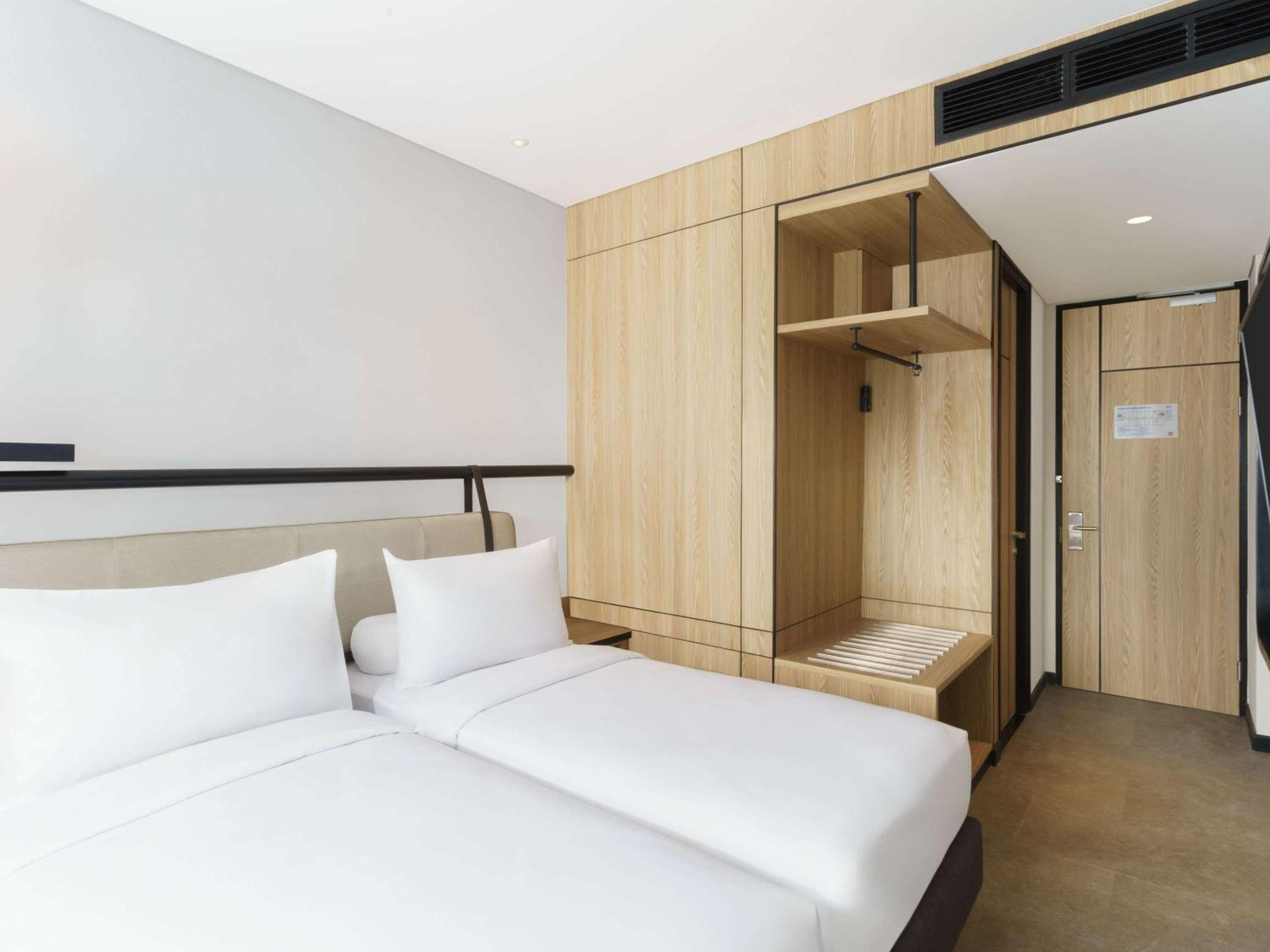 Standard Twin Room - Photo 8