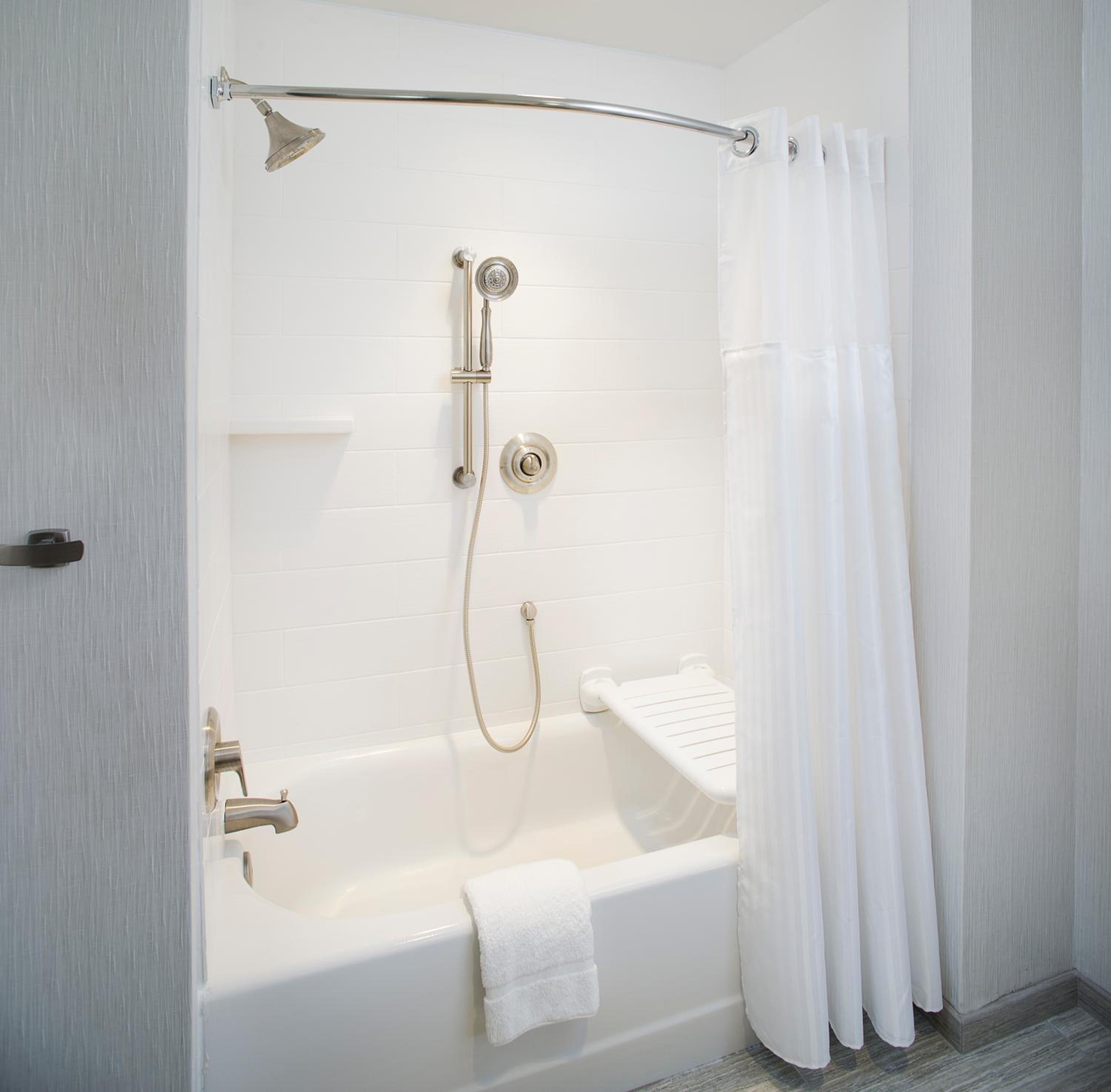 King Room with Accessible Tub - Mobility Access