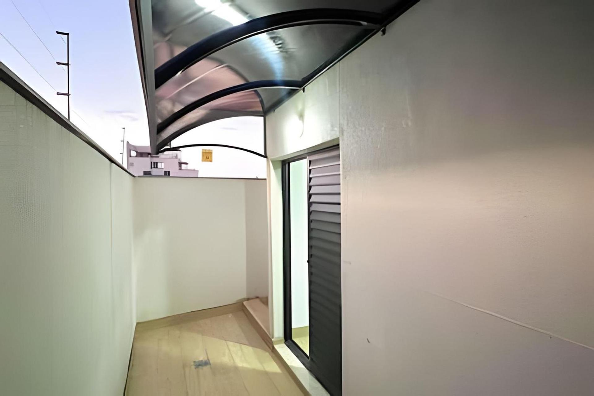 Studio with Balcony photo 2