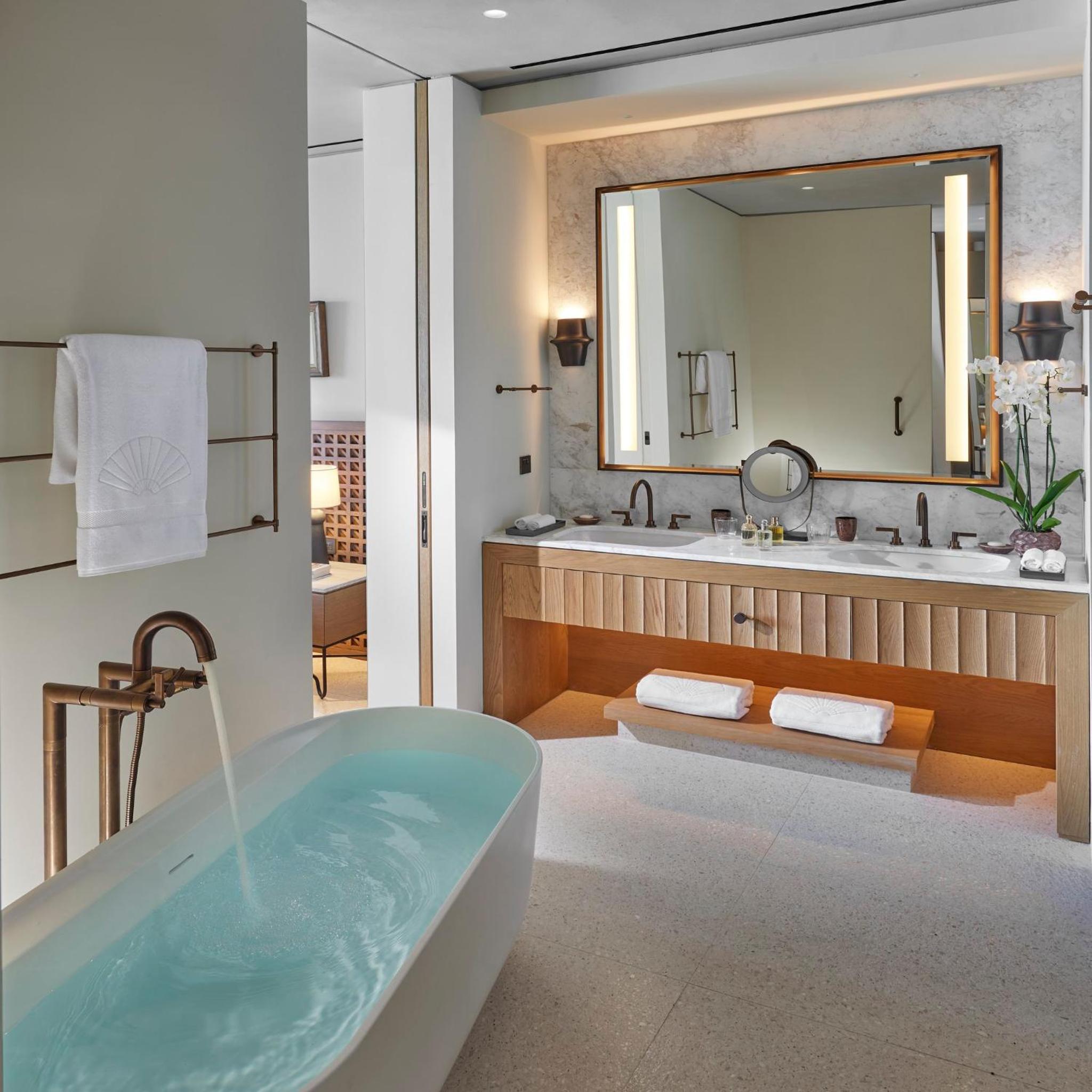 Bay View Junior Suite King or Twin    - Photo 3