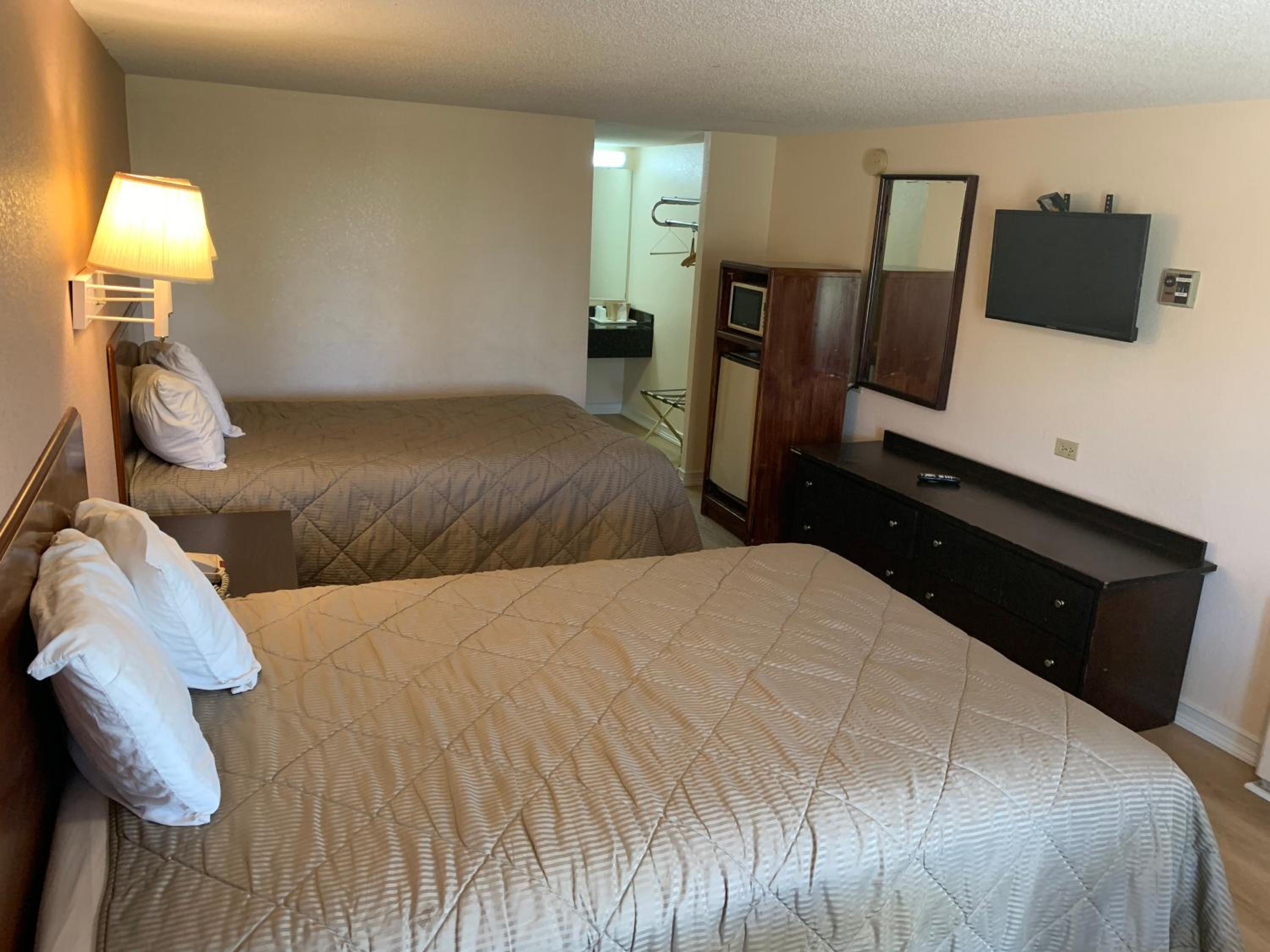 Double Room with Two Double Beds - Non-Smoking - Photo 2