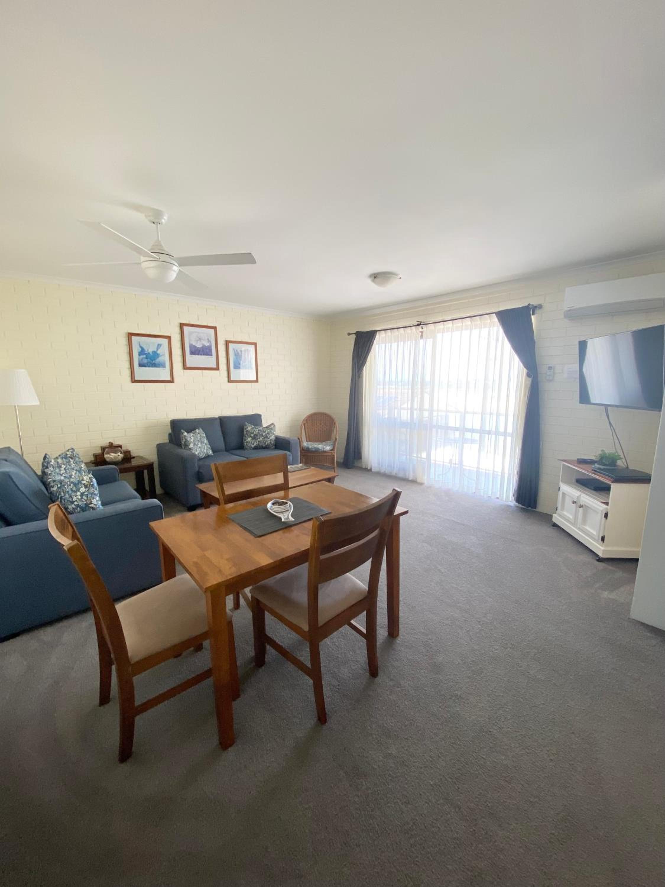Executive One-Bedroom Apartment with Ocean View - Photo 7