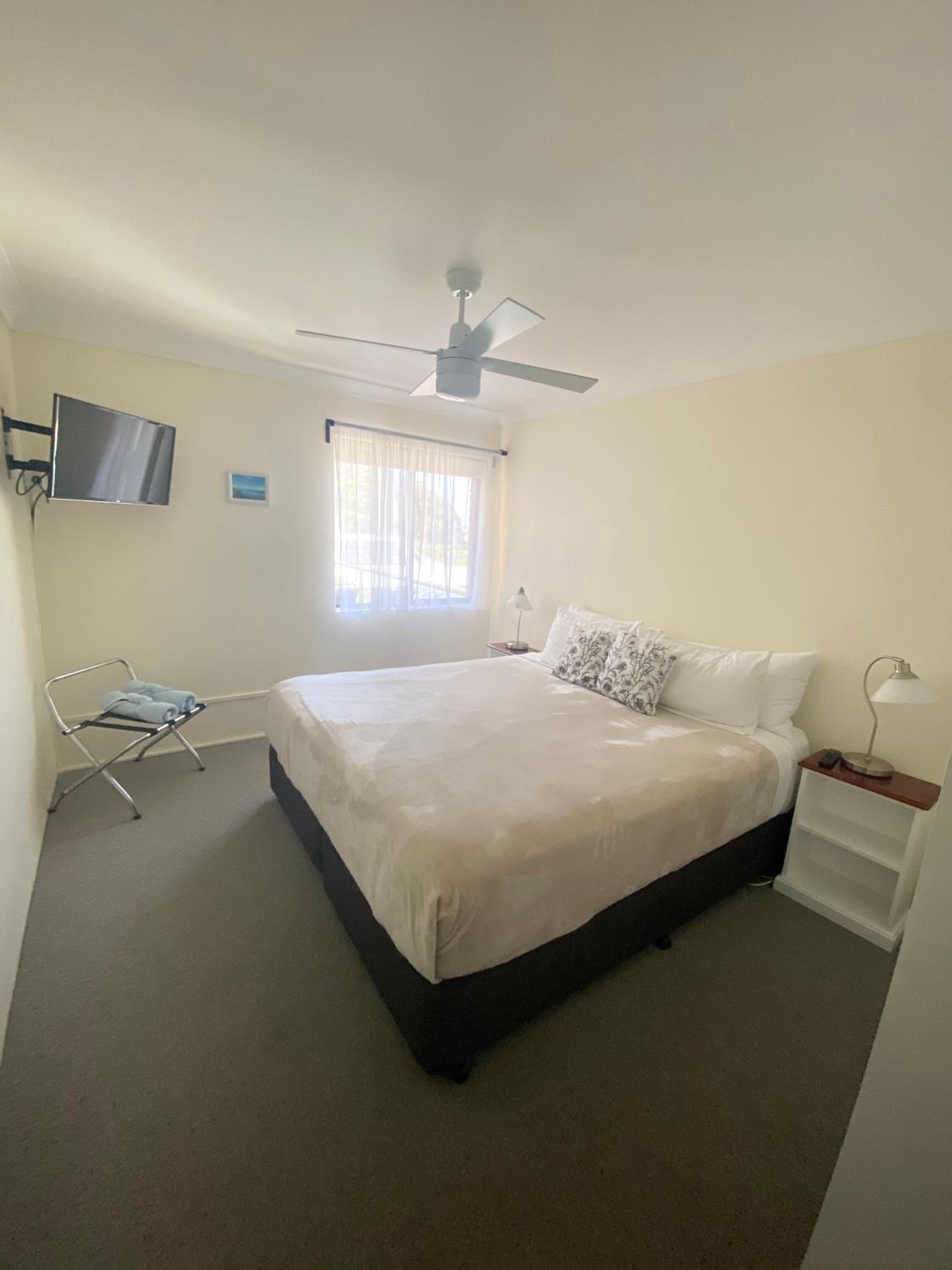 Executive One-Bedroom Apartment with Ocean View - Photo 6