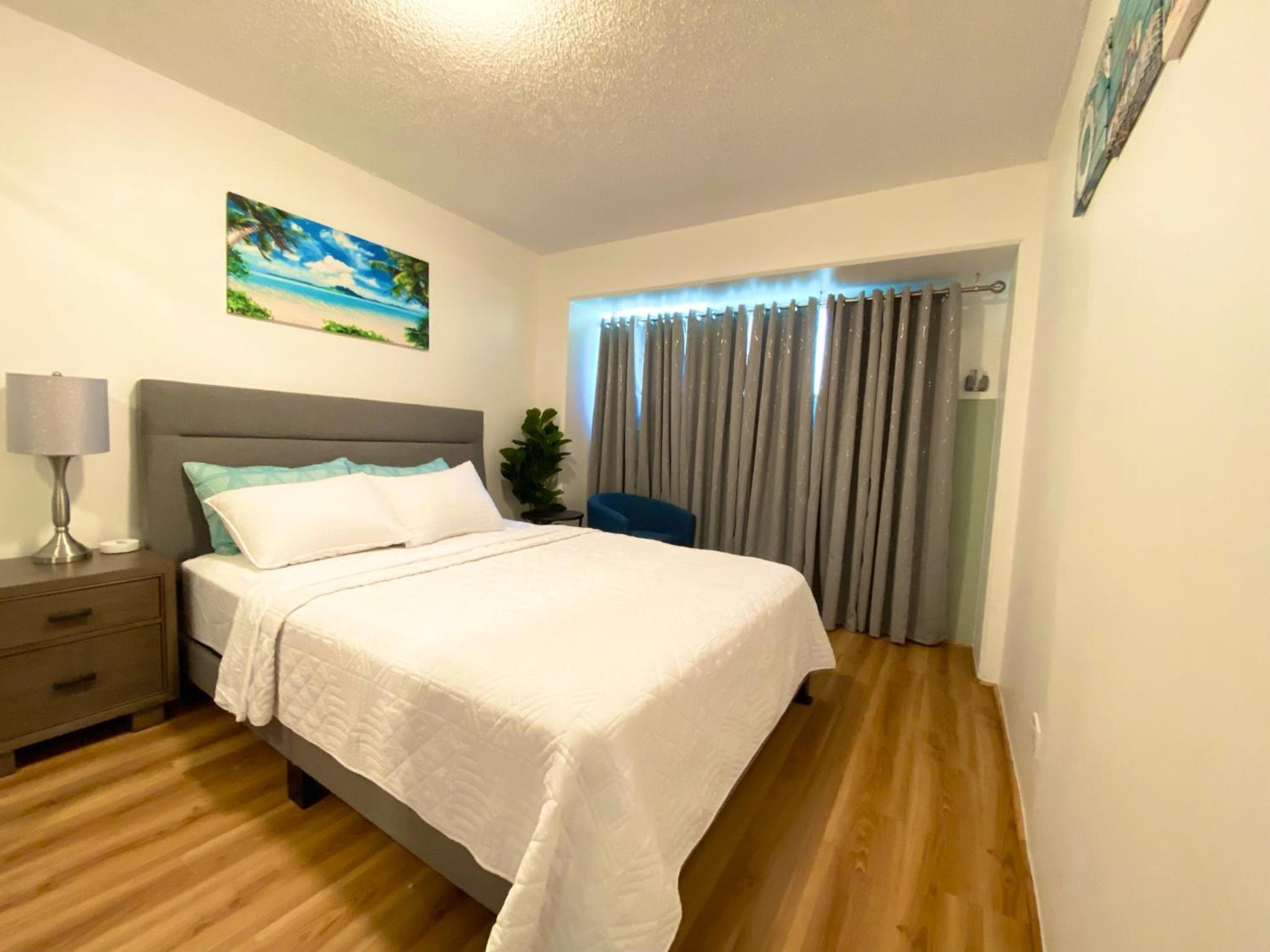 Cozy 2beds,2baths, free parking at Waikiki Beach: Two-Bedroom Apartment photo