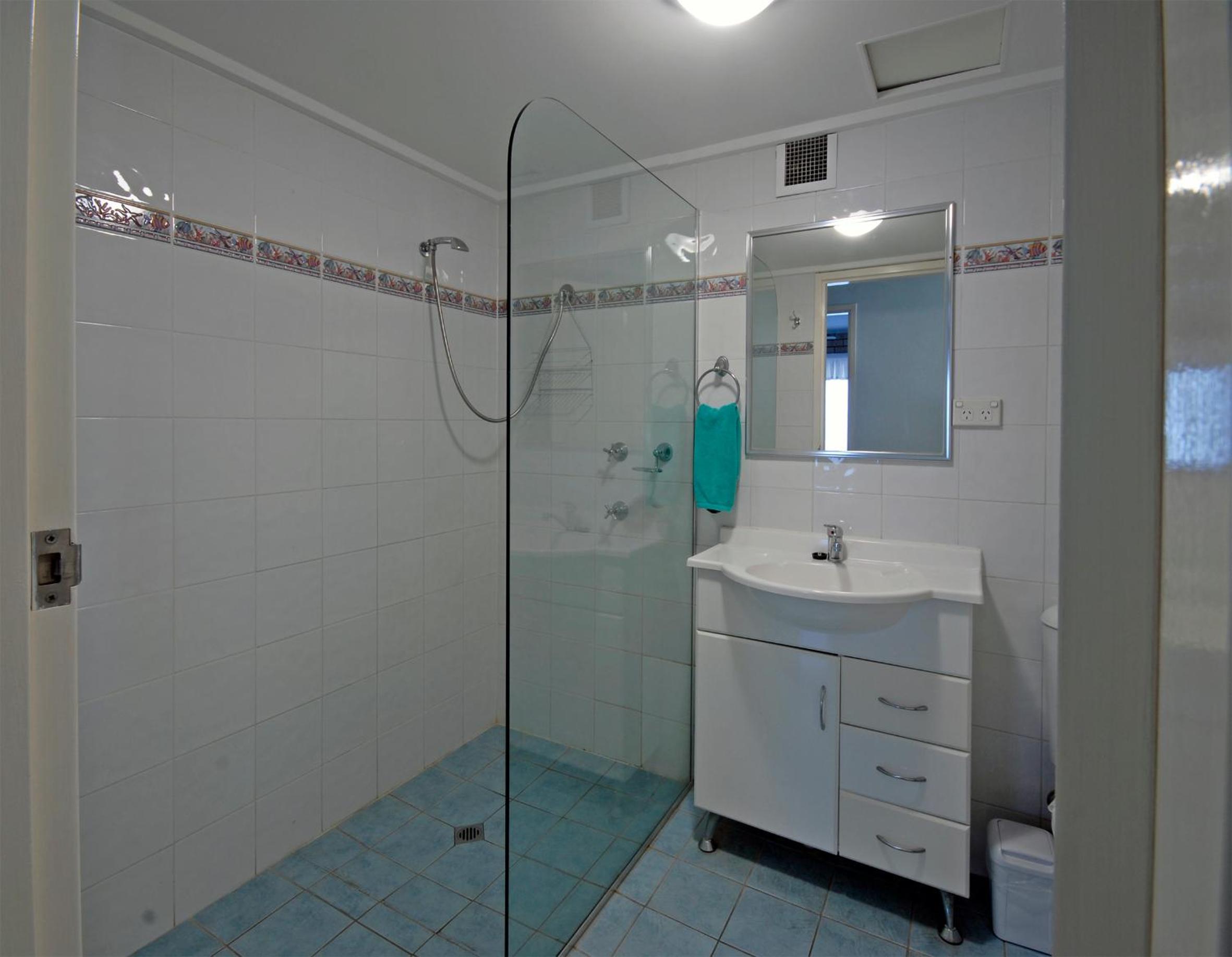 Front Unit - Two-Bedroom Apartment with  Ocean View - Photo 6