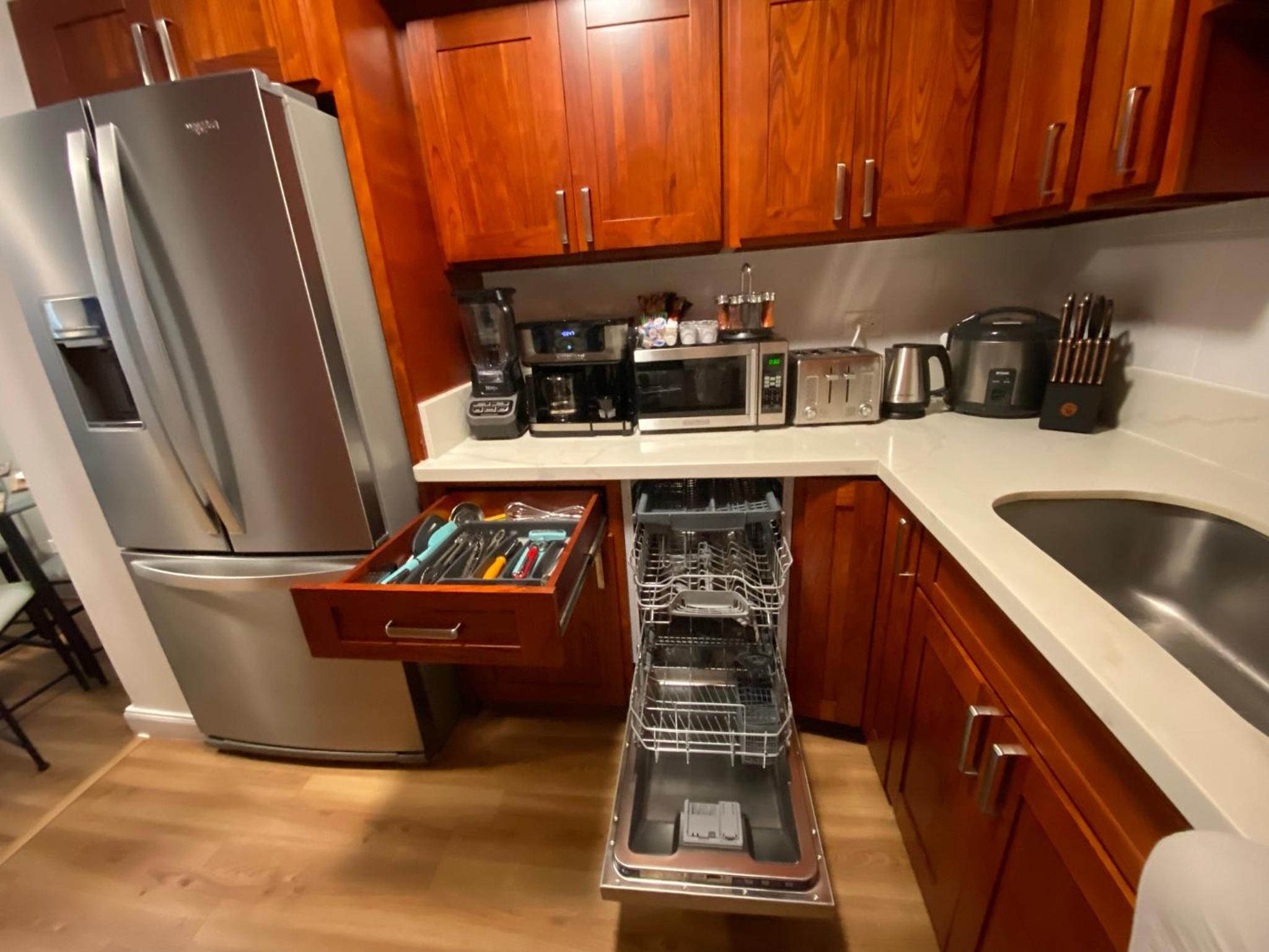 Cozy 2beds,2baths, free parking at Waikiki Beach: Two-Bedroom Apartment photo