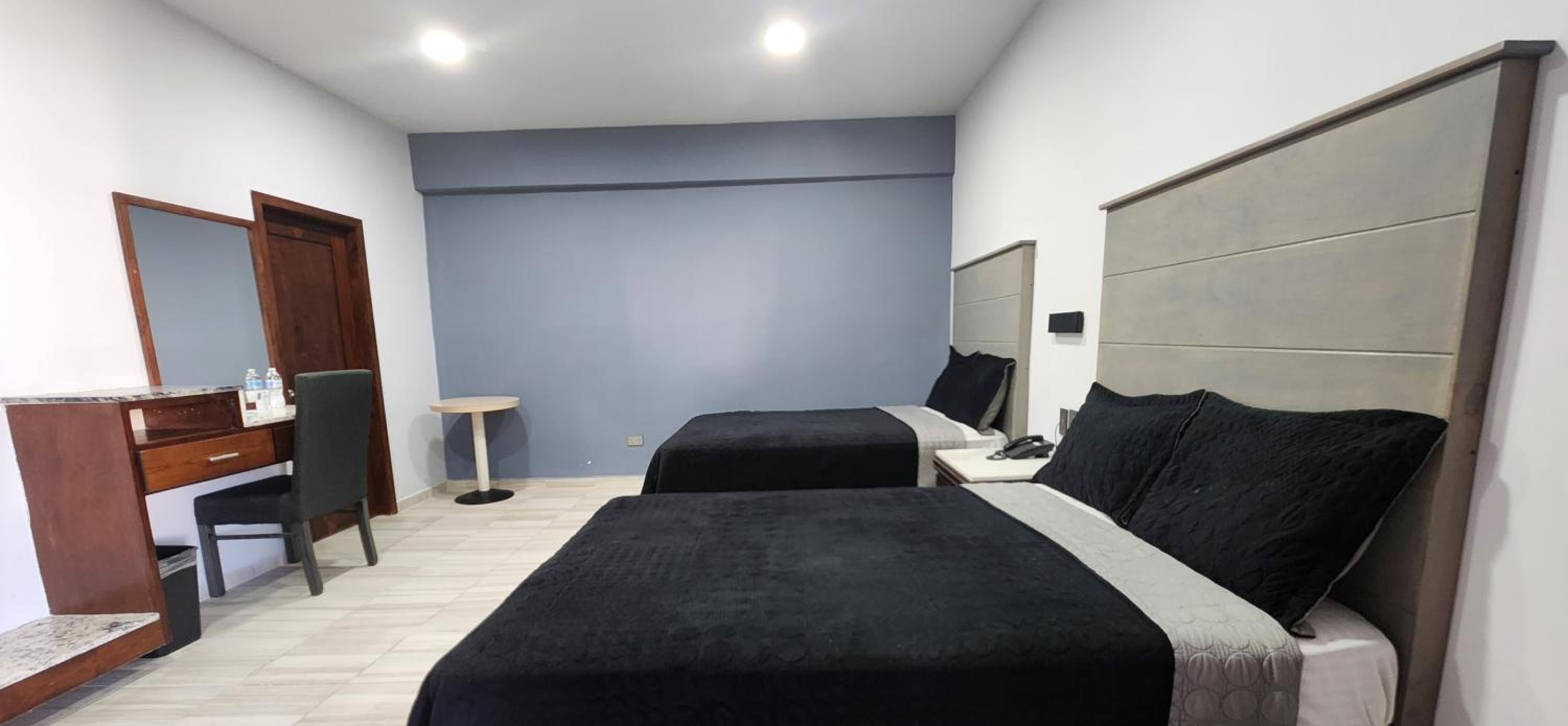 Quadruple Room - Photo 1