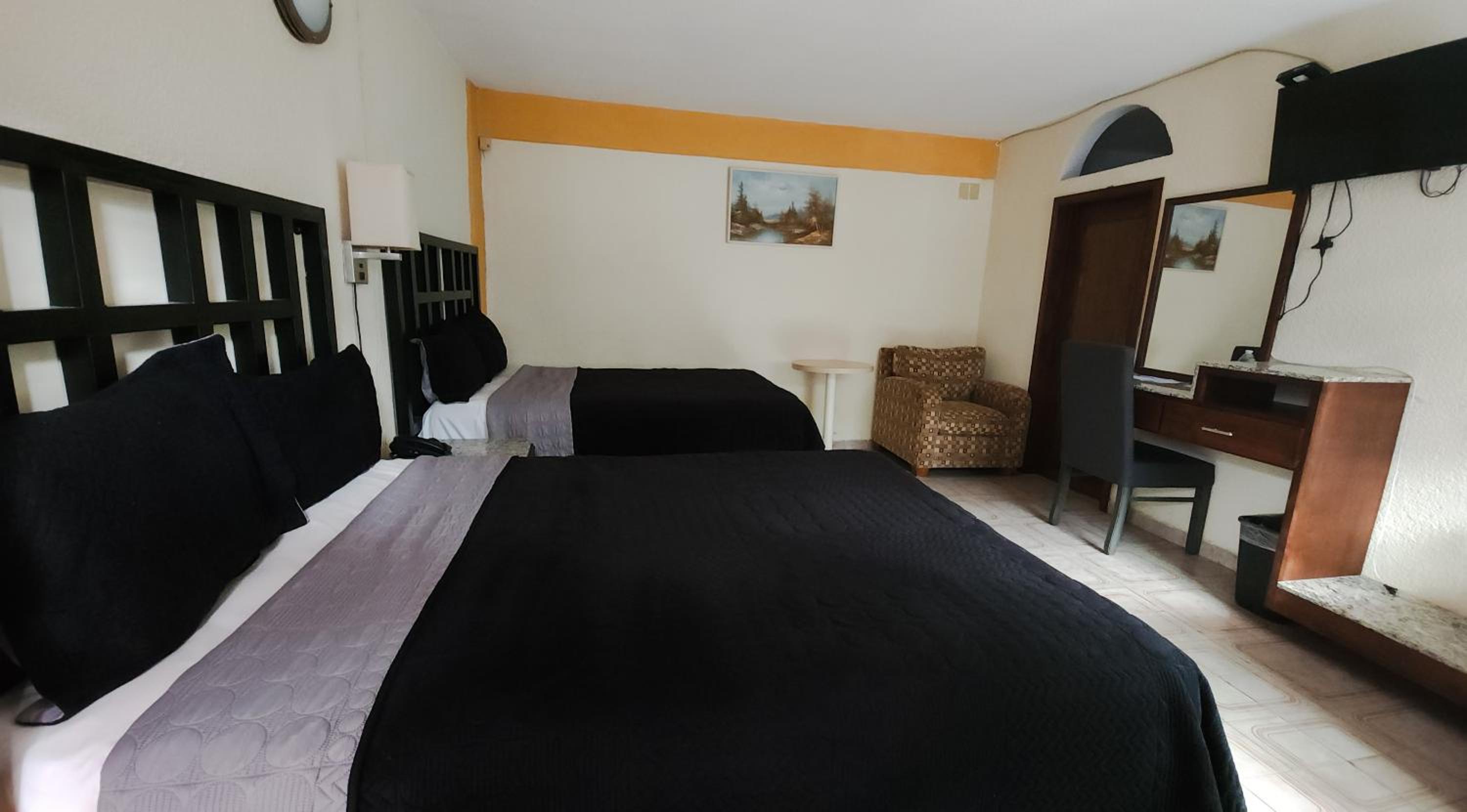 Quadruple Room - Photo 4