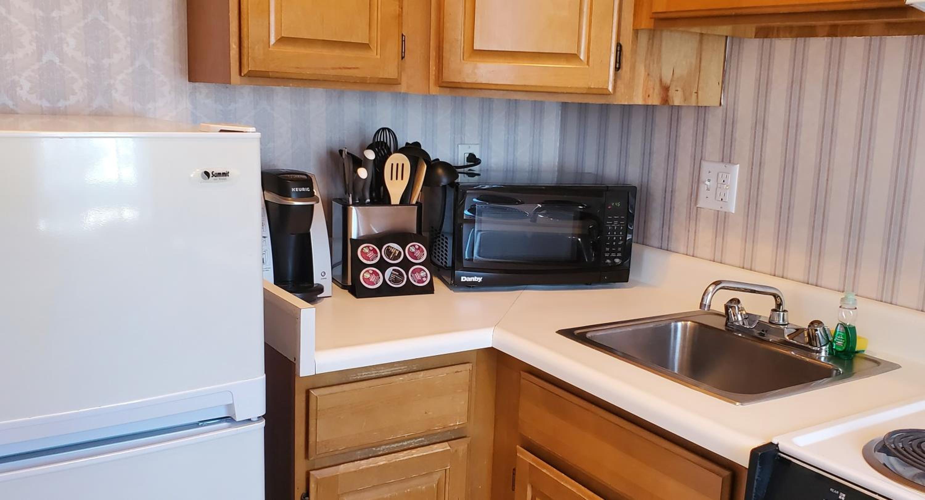 Studio Suite With Kitchen - Photo 2