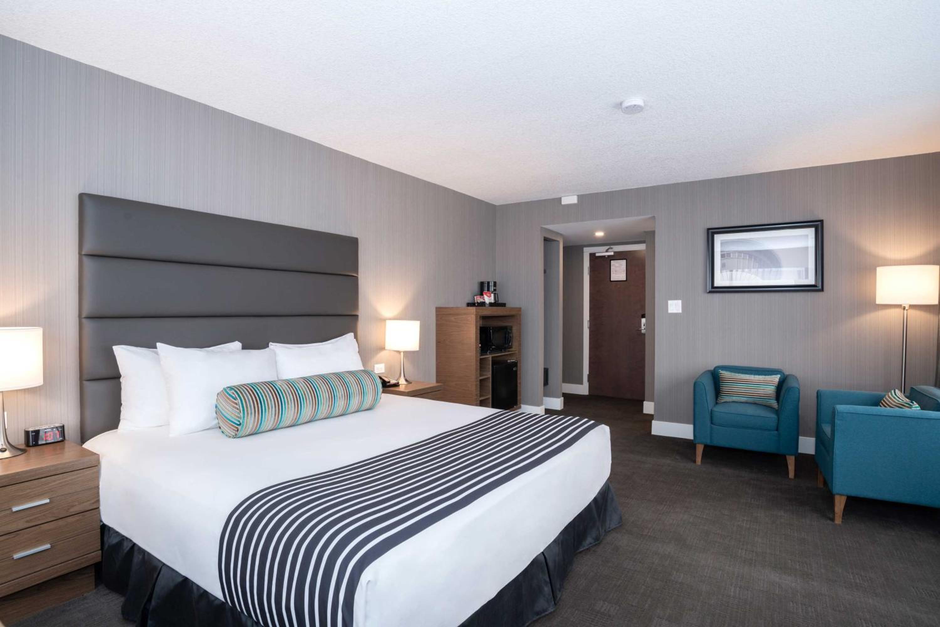 Standard Room, 1 King Bed - Photo 1