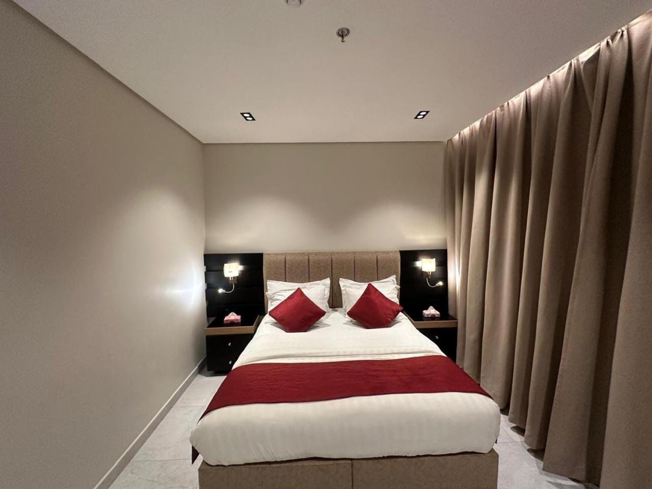 Two-Bedroom Deluxe Apartment photo 3