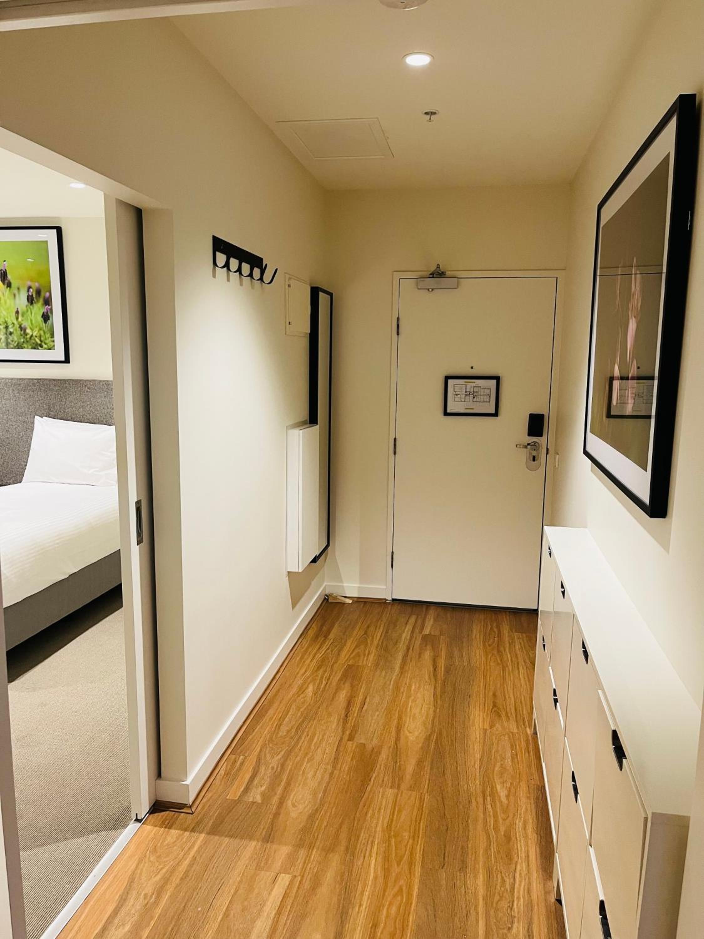 Three-Bedroom Deluxe Apartment thumbnail 6