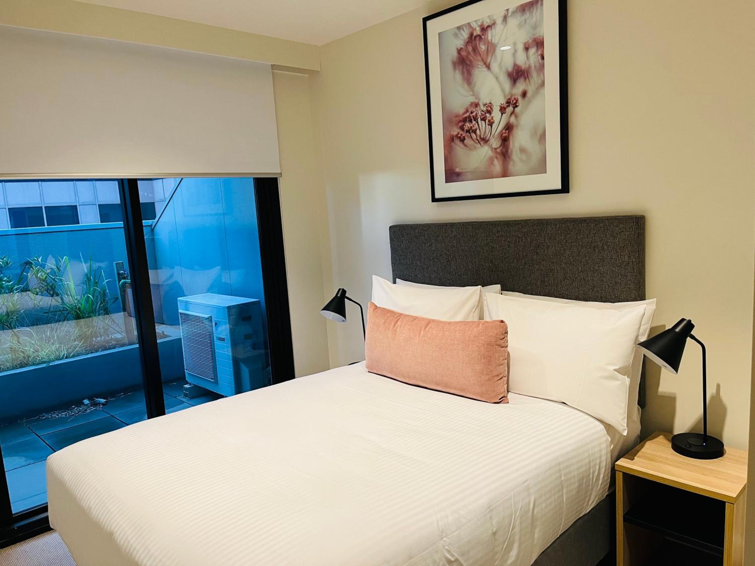 Three-Bedroom Deluxe Apartment thumbnail 6