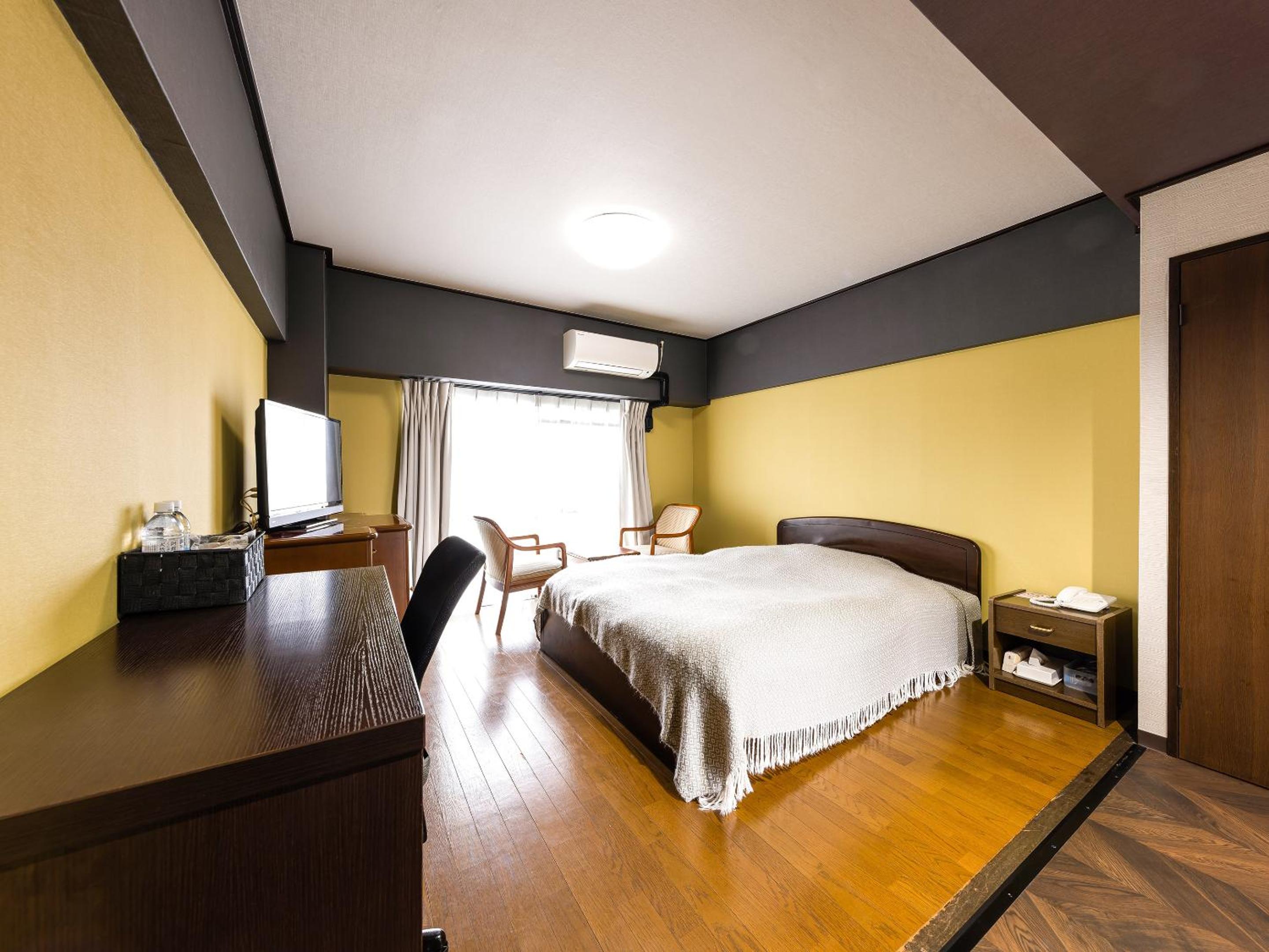 Business Double Room With Small Double Bed photo 1