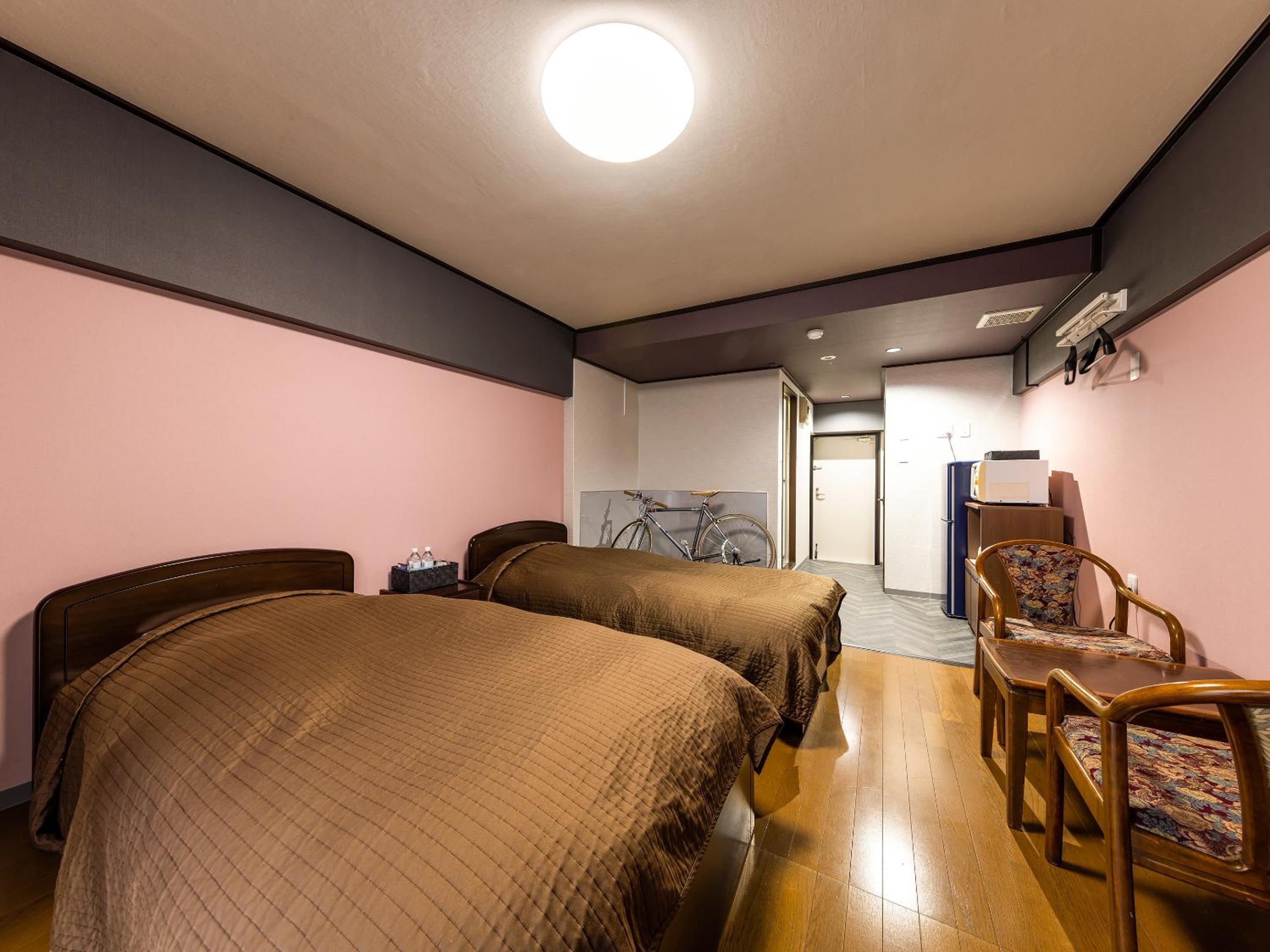 Cycle Twin Room photo 2