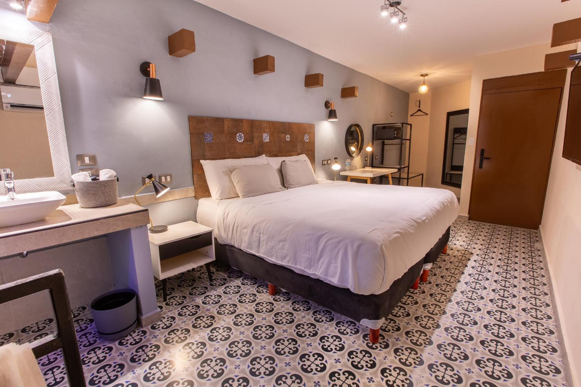 Standard King Room photo 2