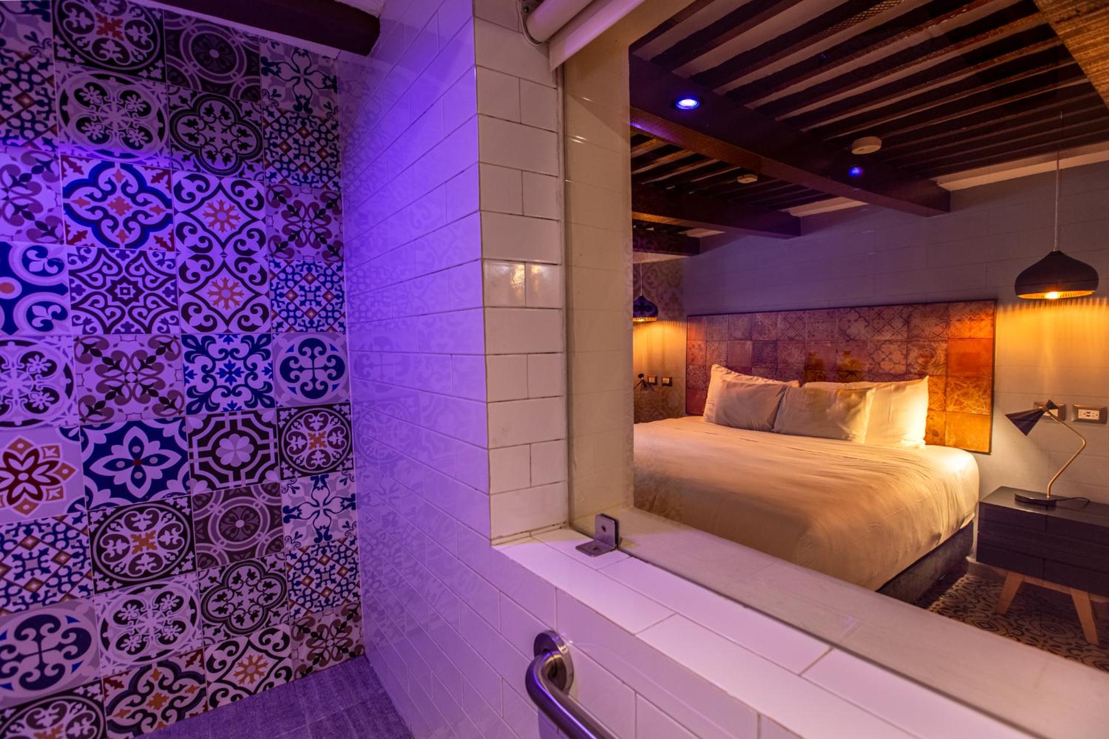 Superior King Room - Photo 5