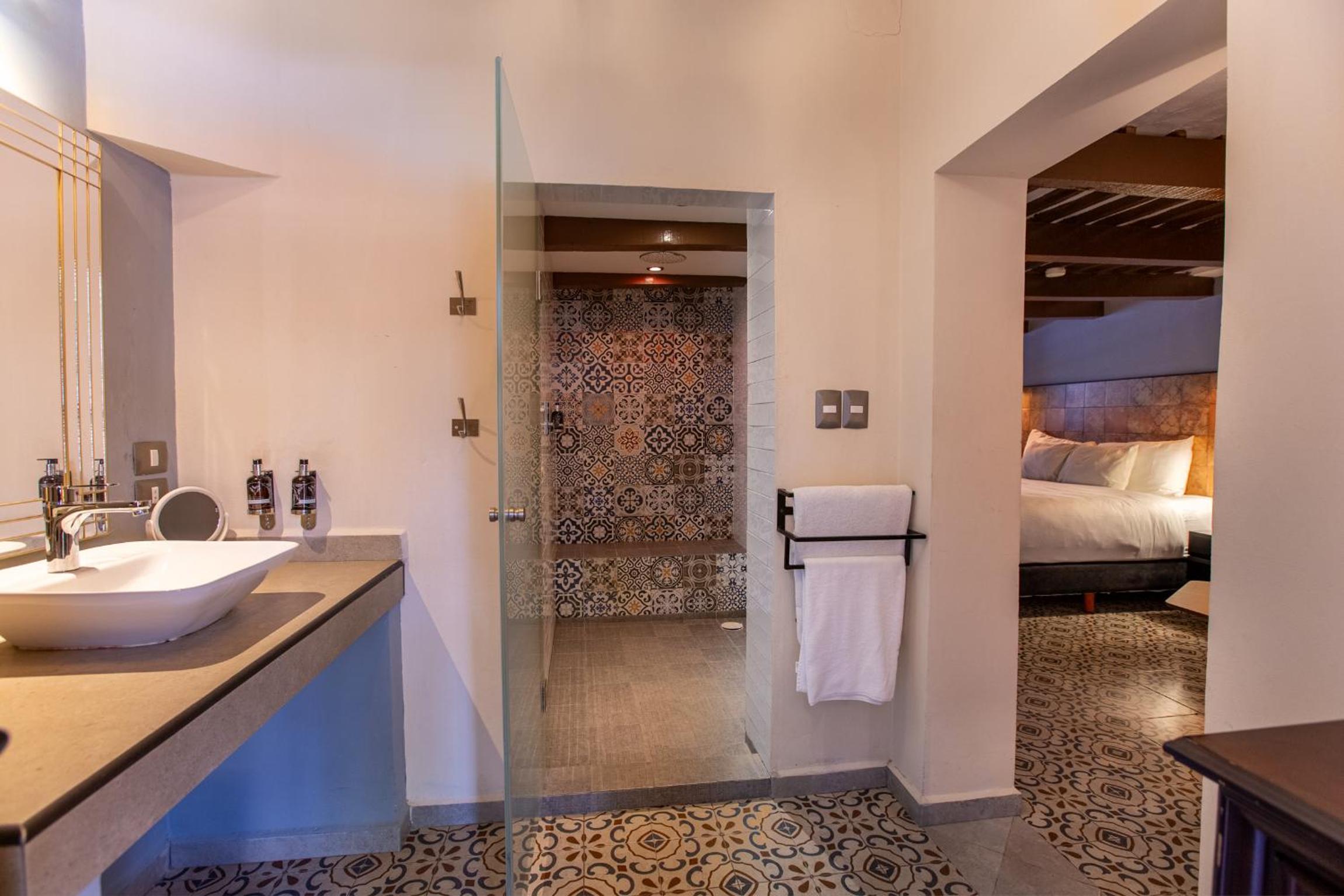Superior King Room - Photo 4