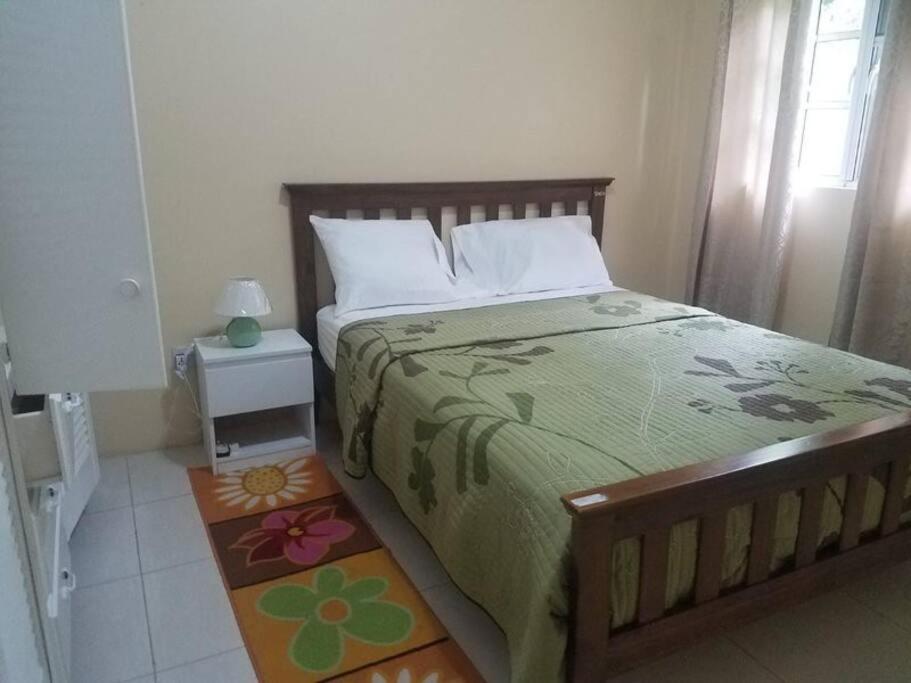 Three-Bedroom House photo 3