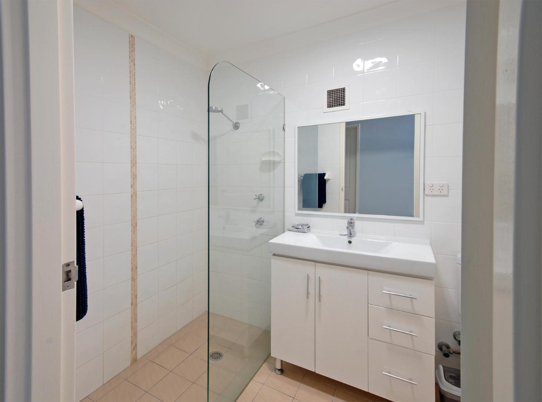 Front Unit - Two-Bedroom Apartment with  Ocean View - Photo 4