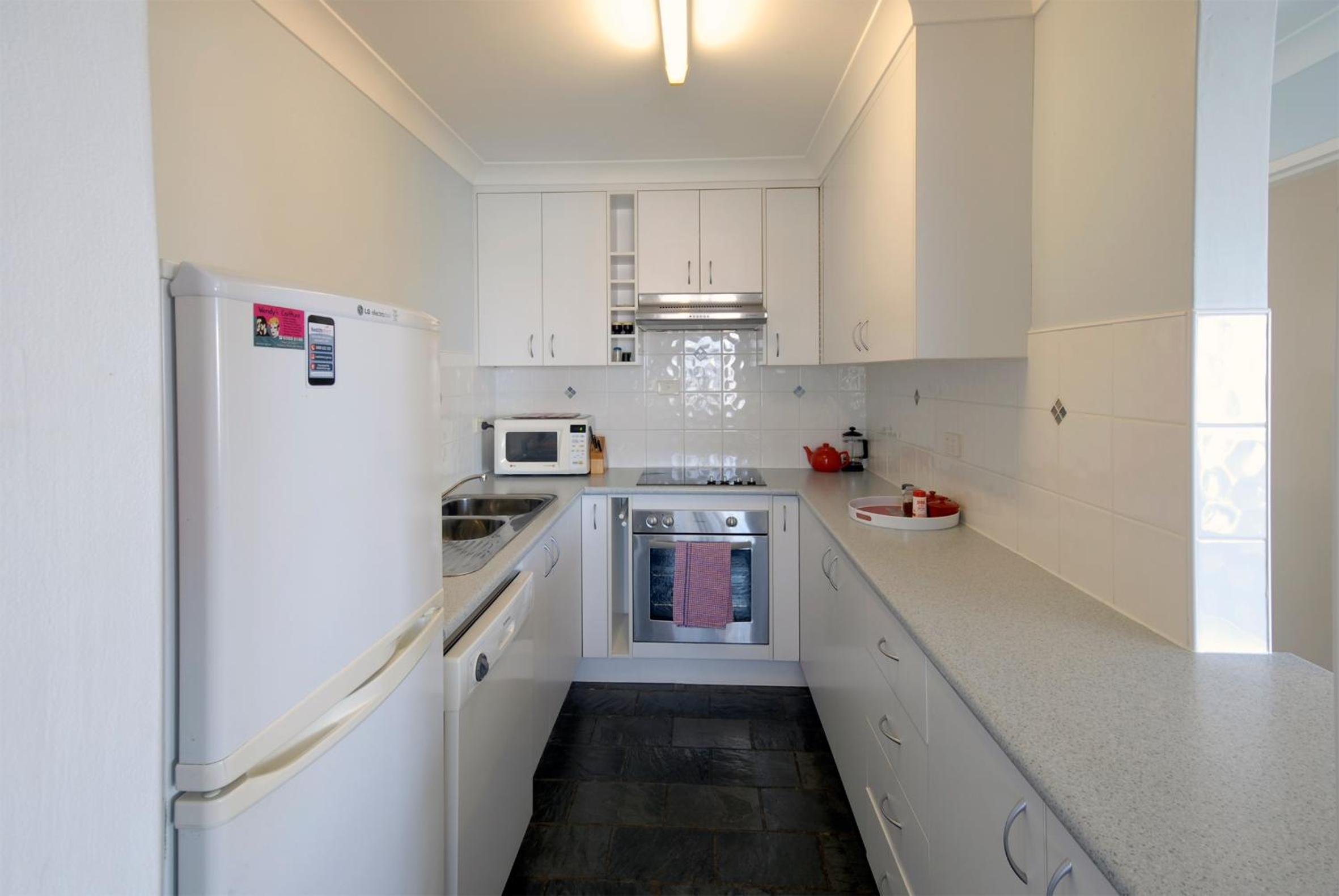Front Unit - Two-Bedroom Apartment with  Ocean View - Photo 3