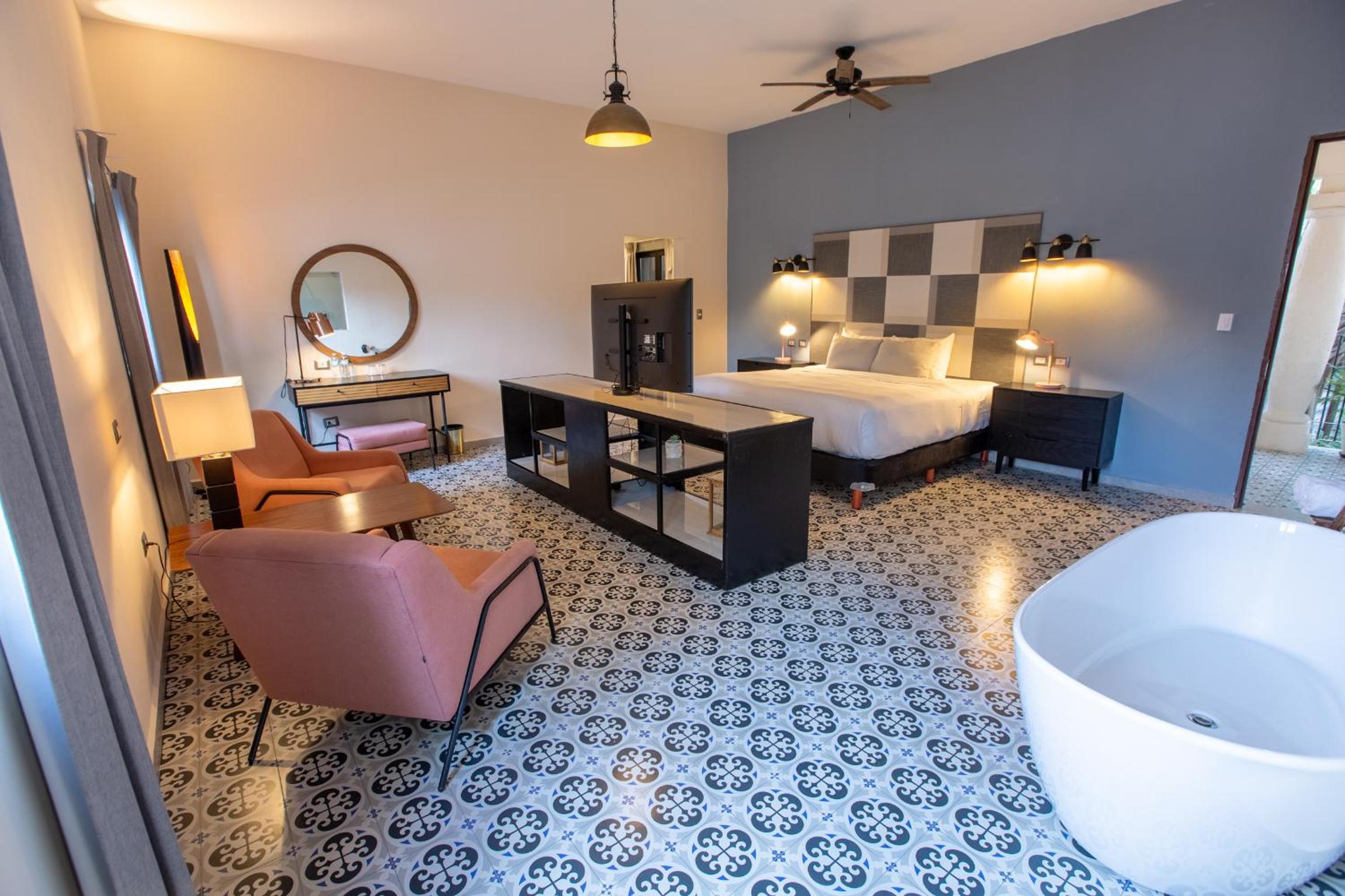 Junior Suite with Balcony photo 1
