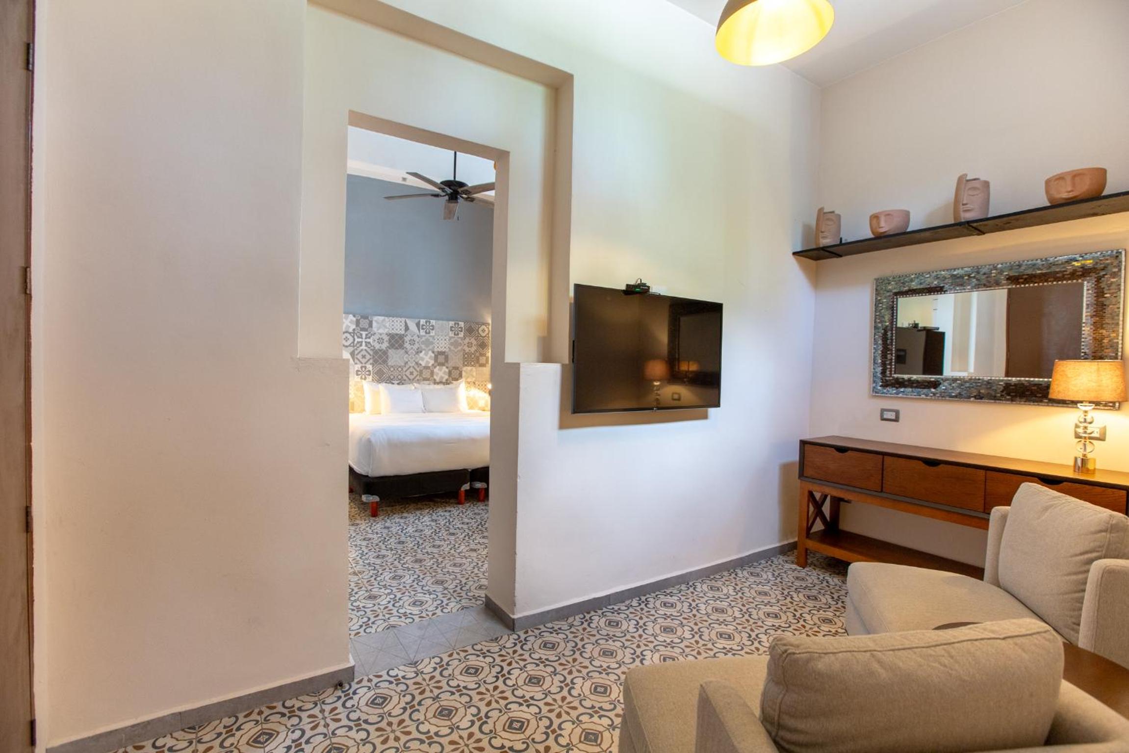 Deluxe Double Room with Bath - Photo 1