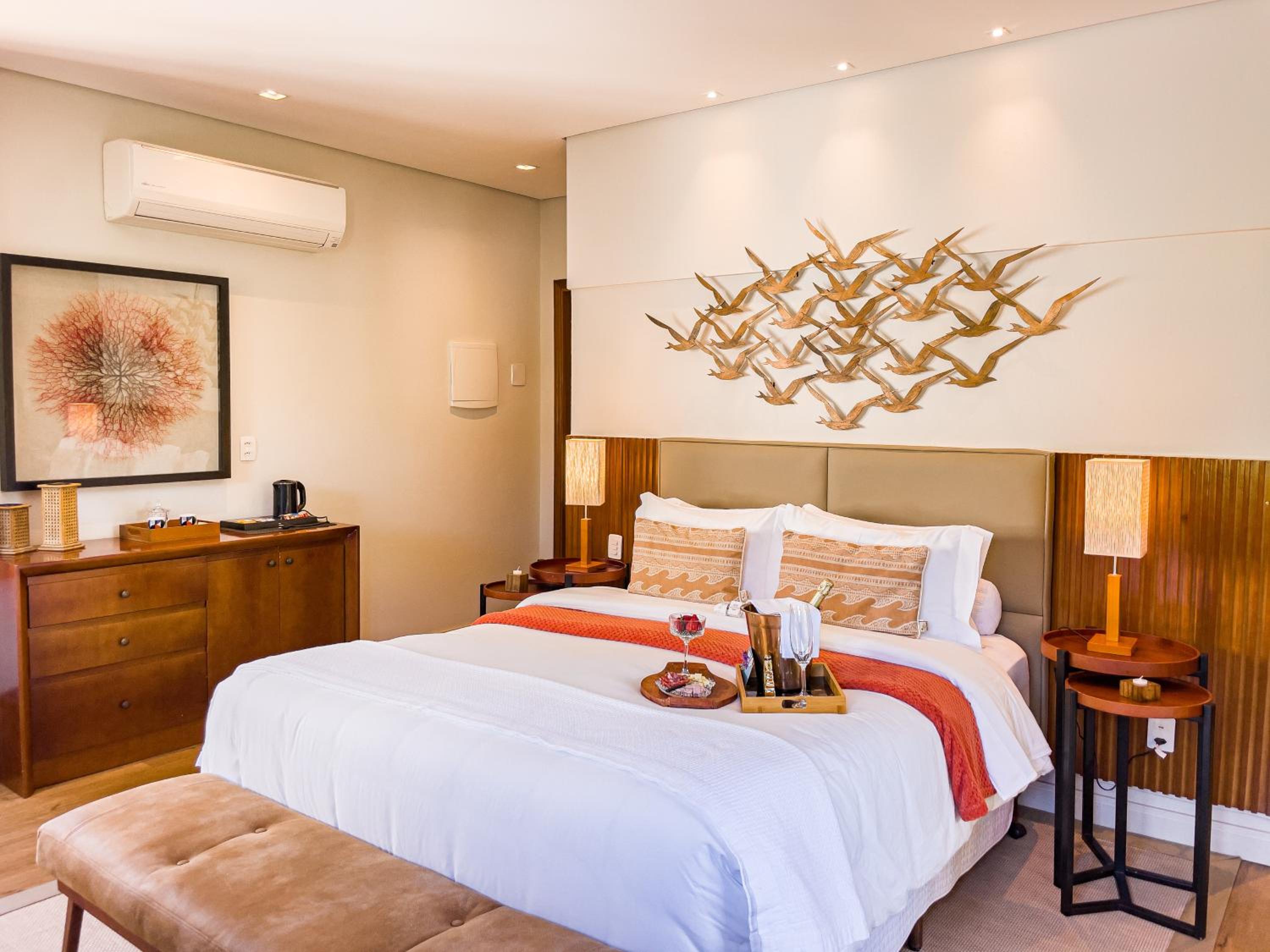 Deluxe Suite with Spa Bath