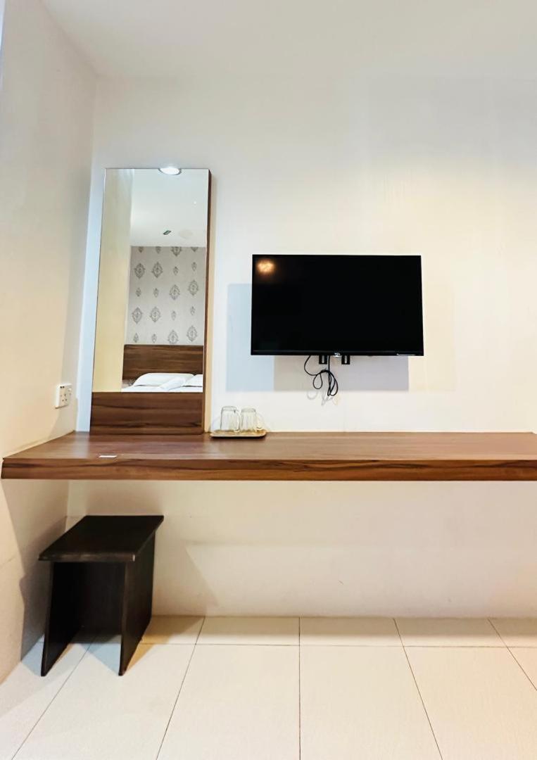 Superior Family Room photo 2