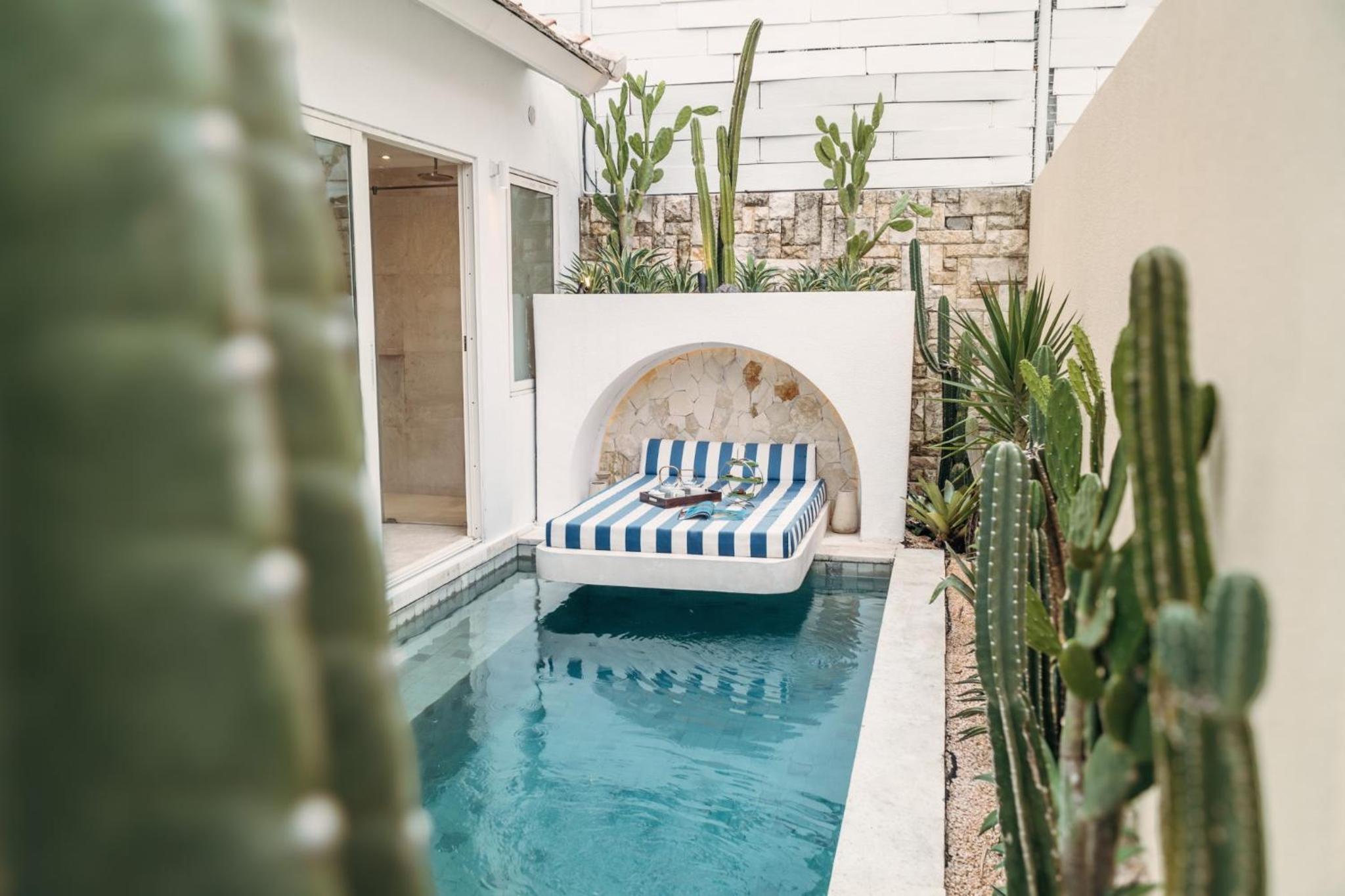 Royal One Bedroom Villa with Private Jetted Pool thumbnail 5