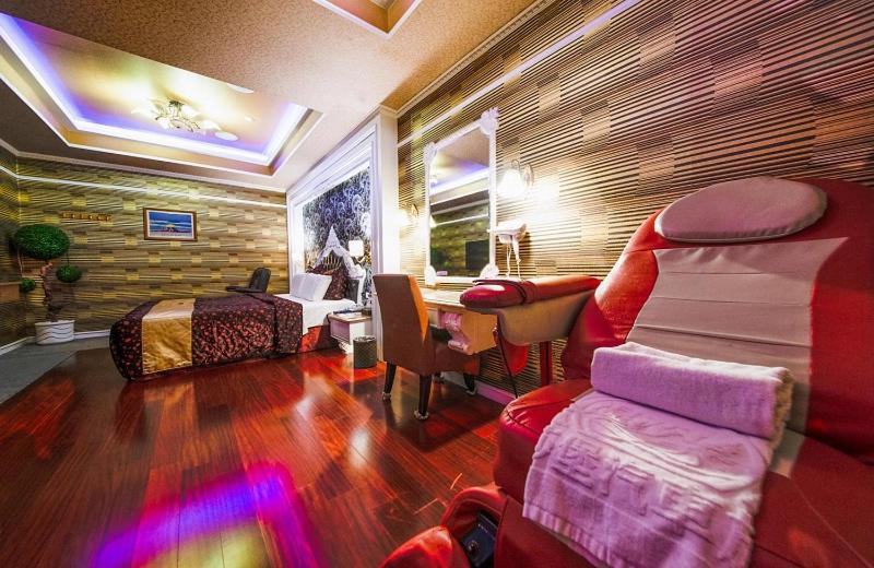 Queen Suite photo 2