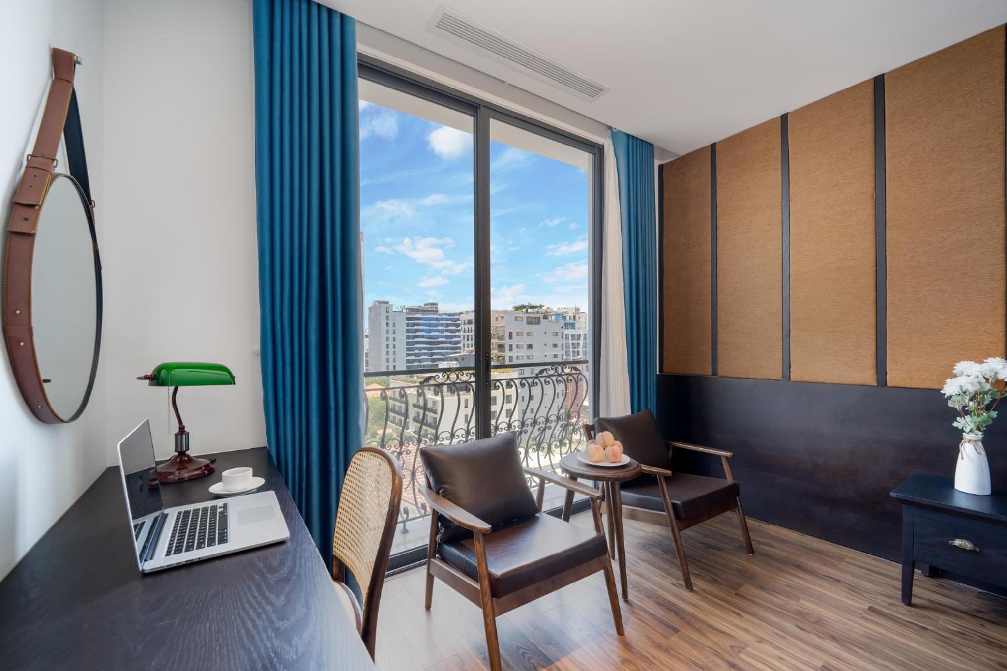 Deluxe Triple Room with Balcony - Photo 7