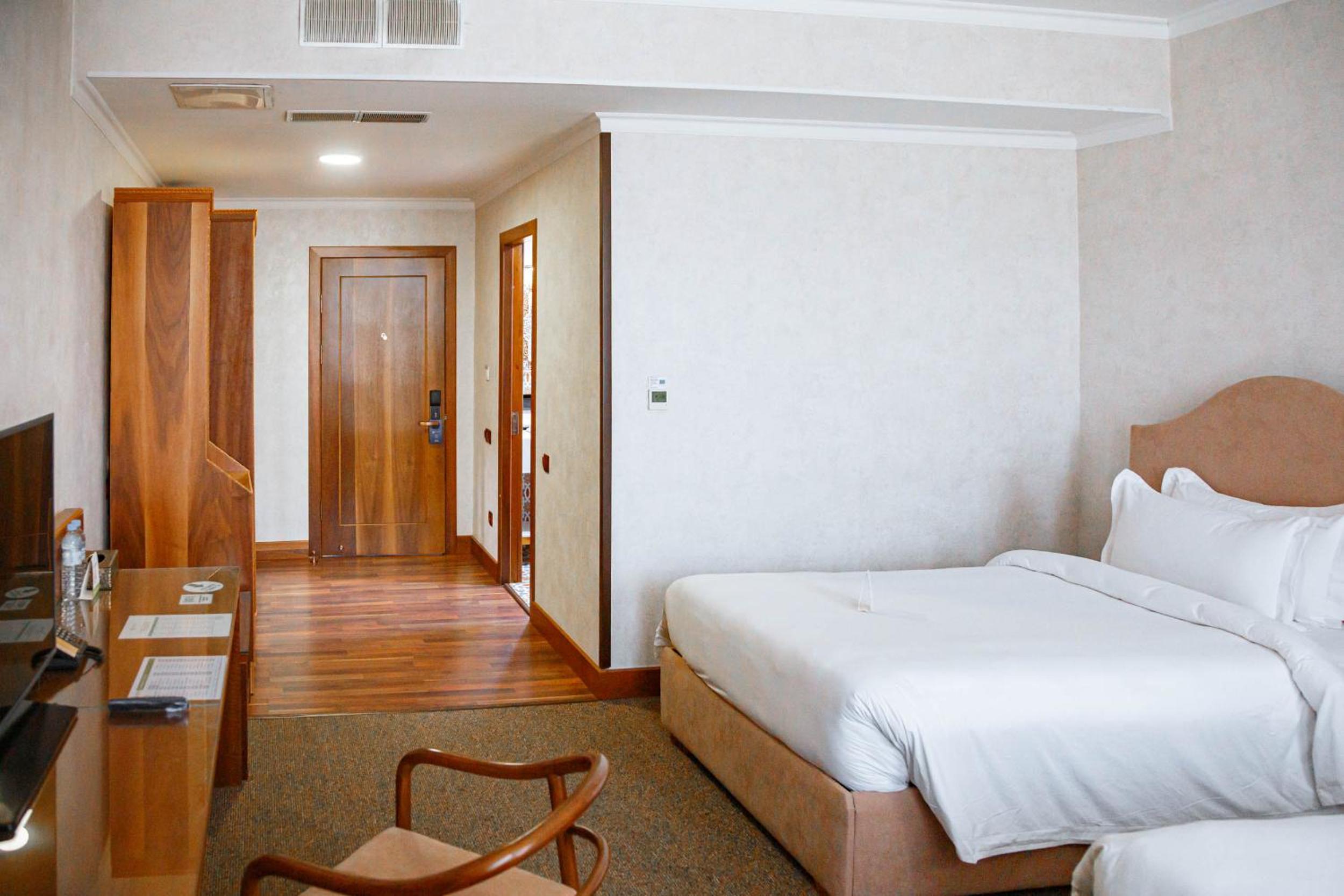 Standard Twin Room - Photo 6