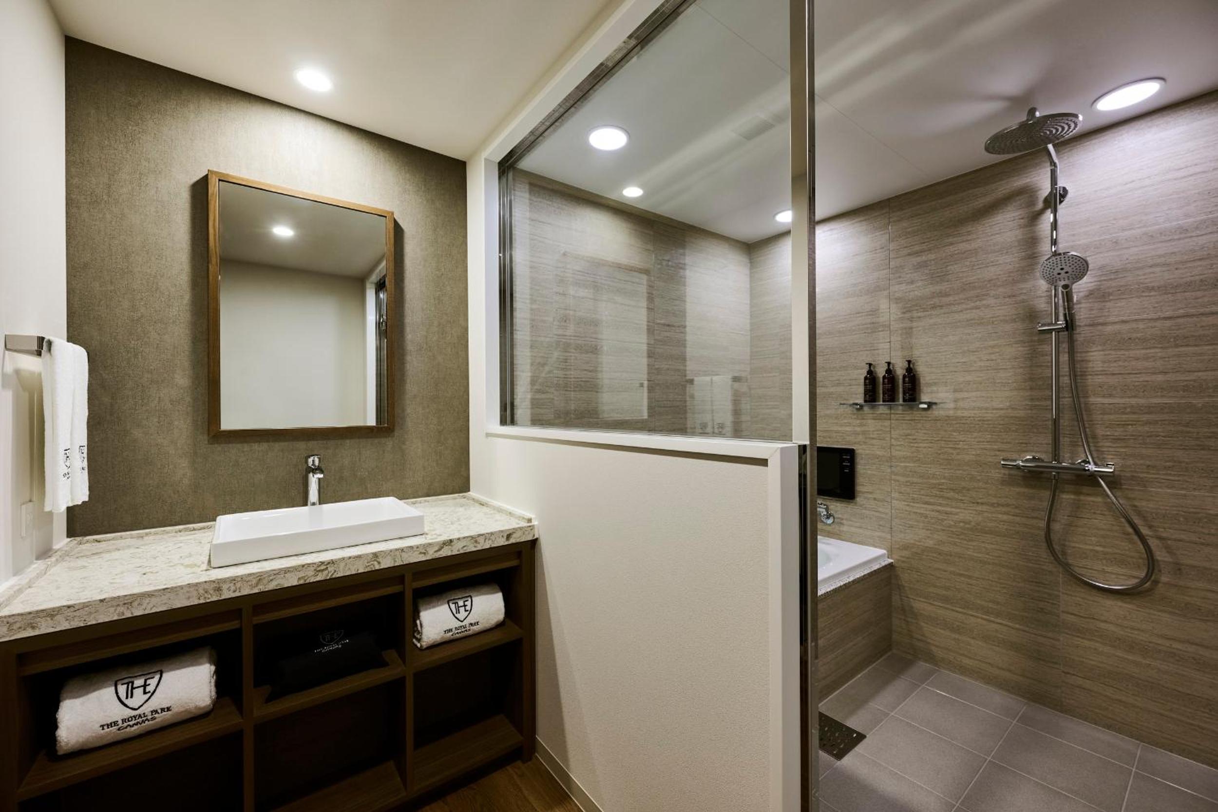 Large Twin Room - Photo 3