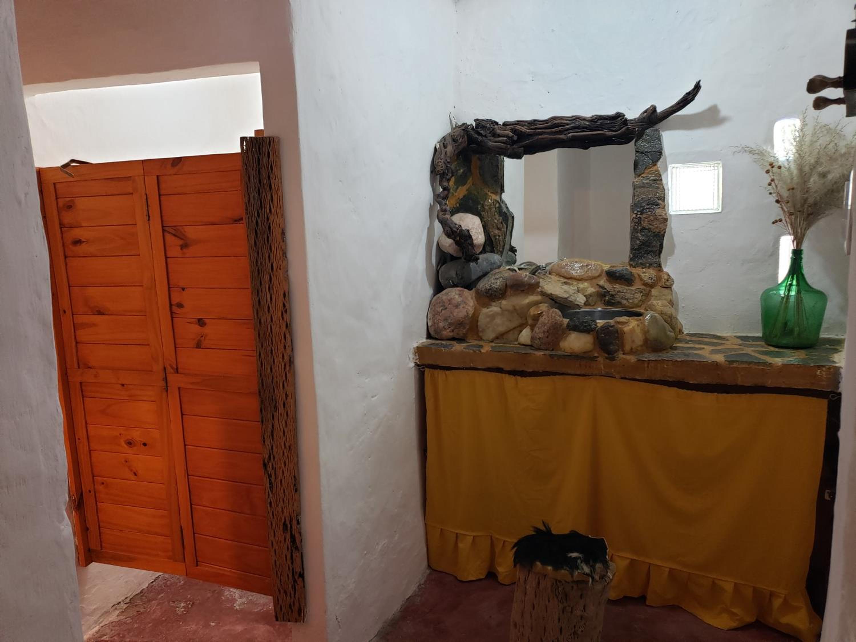 Family Room with Private Bathroom photo 2