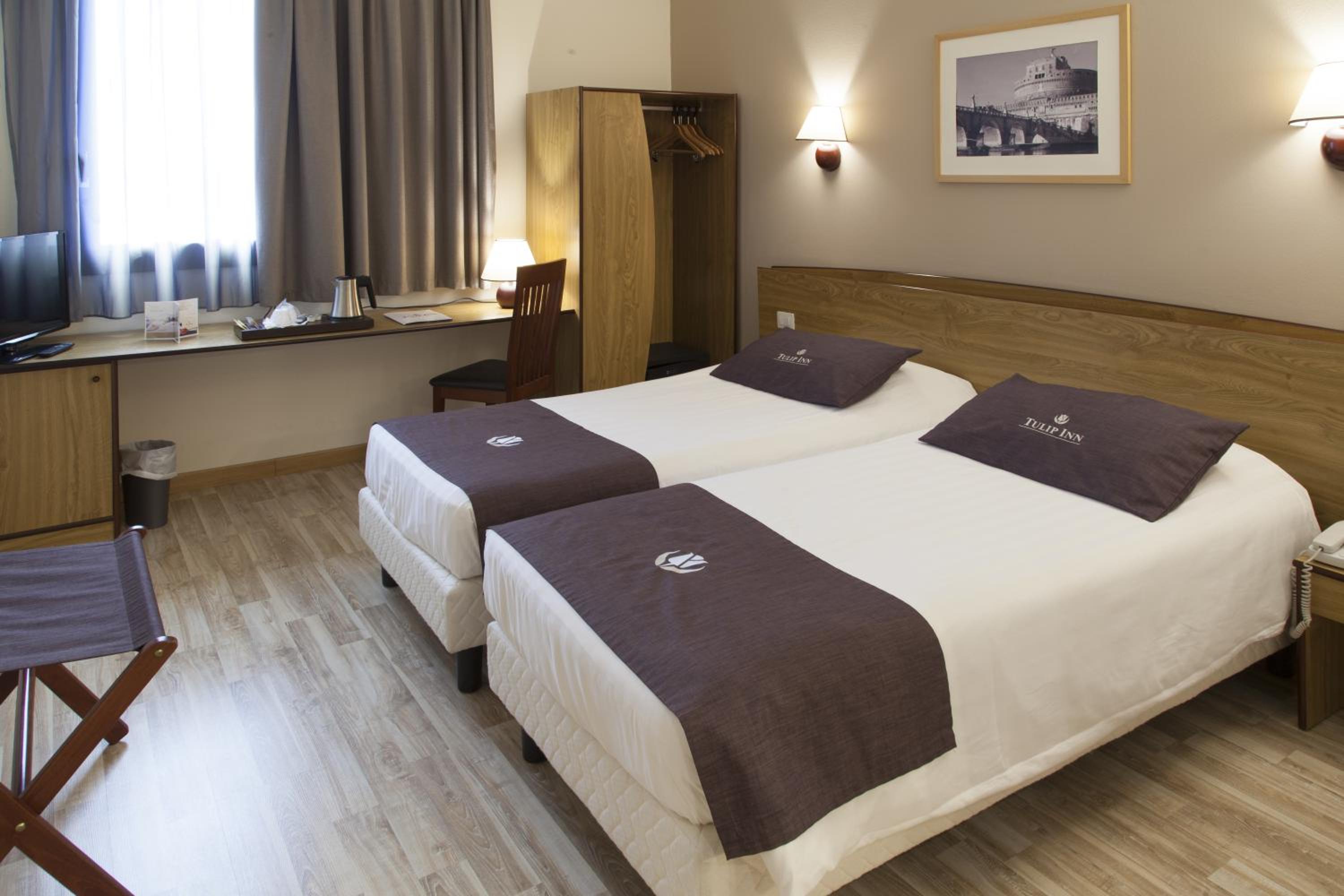 Twin Room - Photo 2