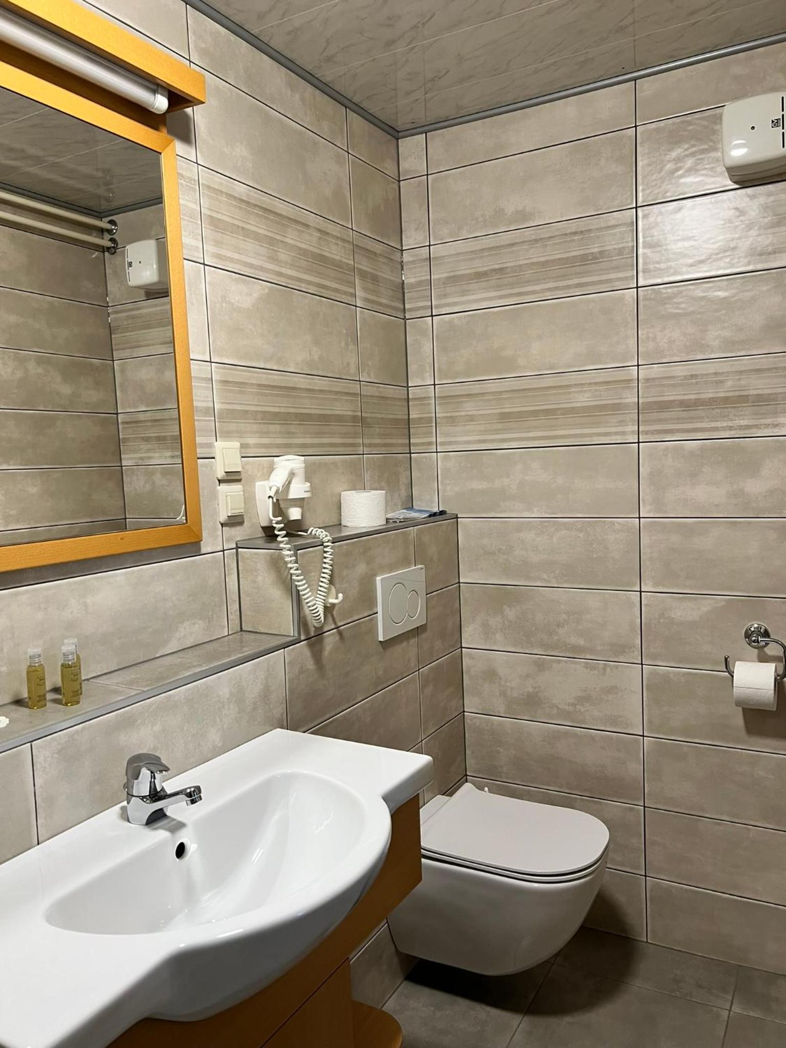 Double or Twin Room - Photo 2