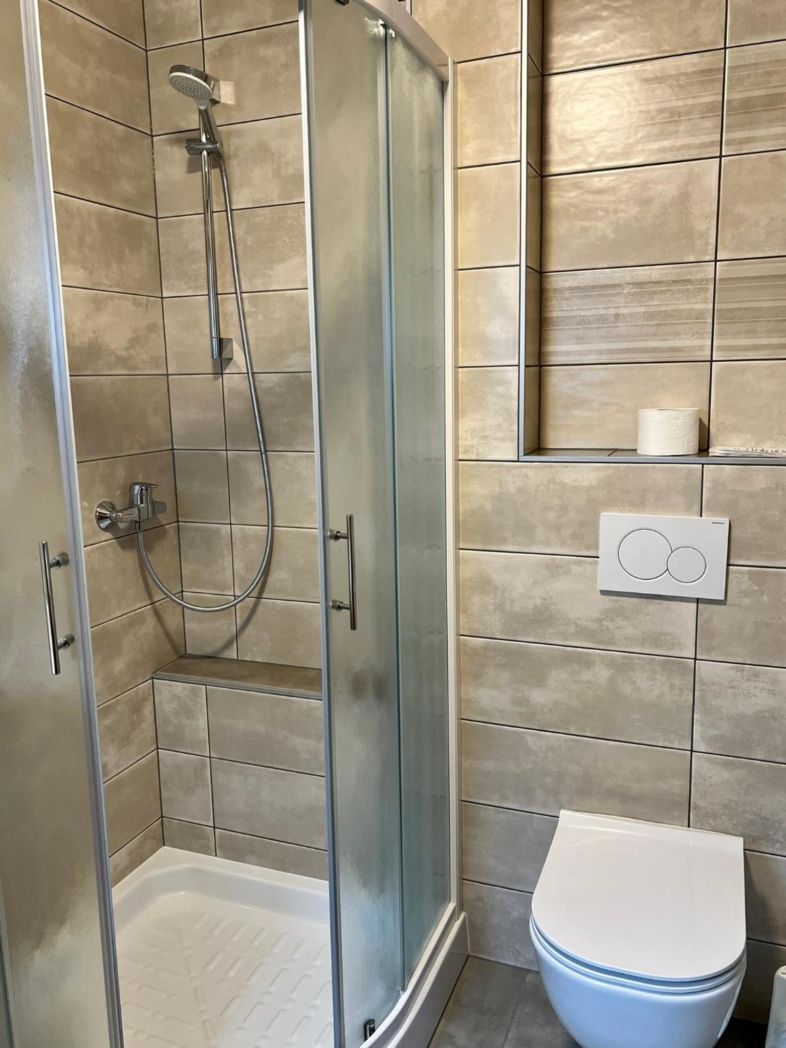 Double or Twin Room - Photo 6
