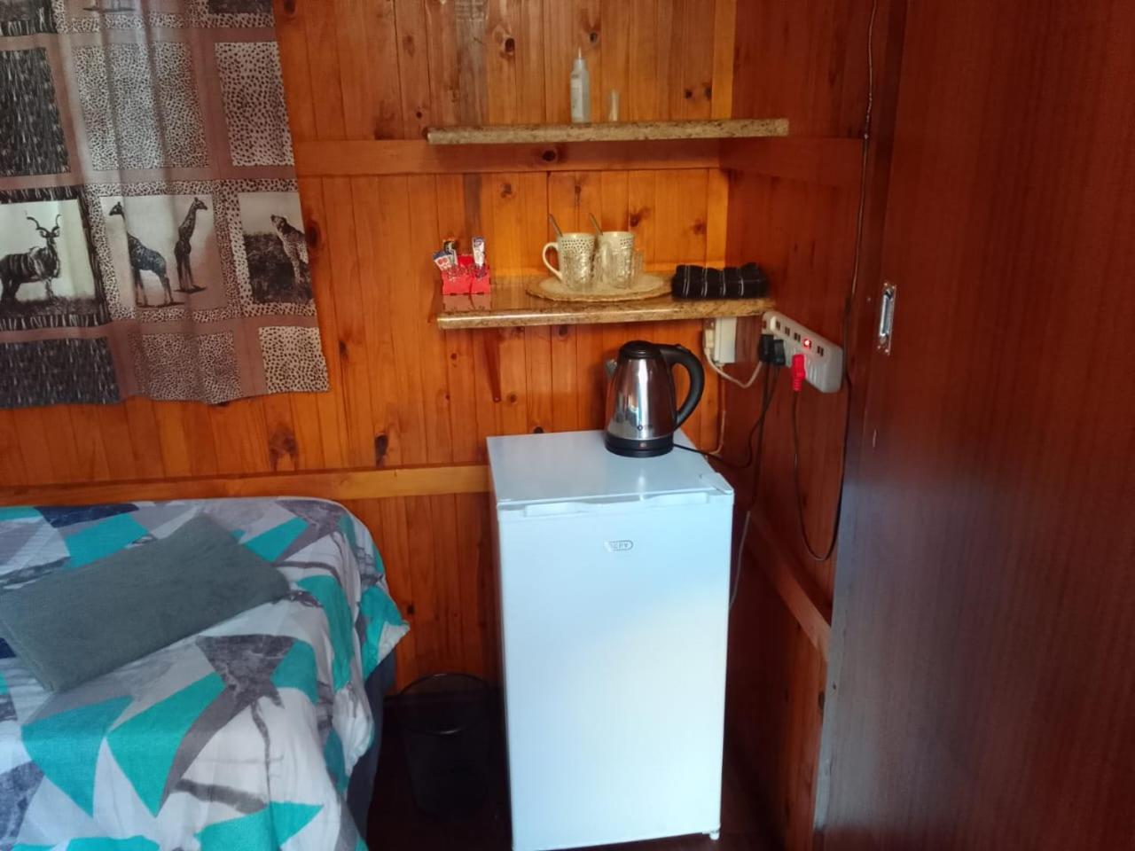 Twin Room with Private Bathroom photo 3