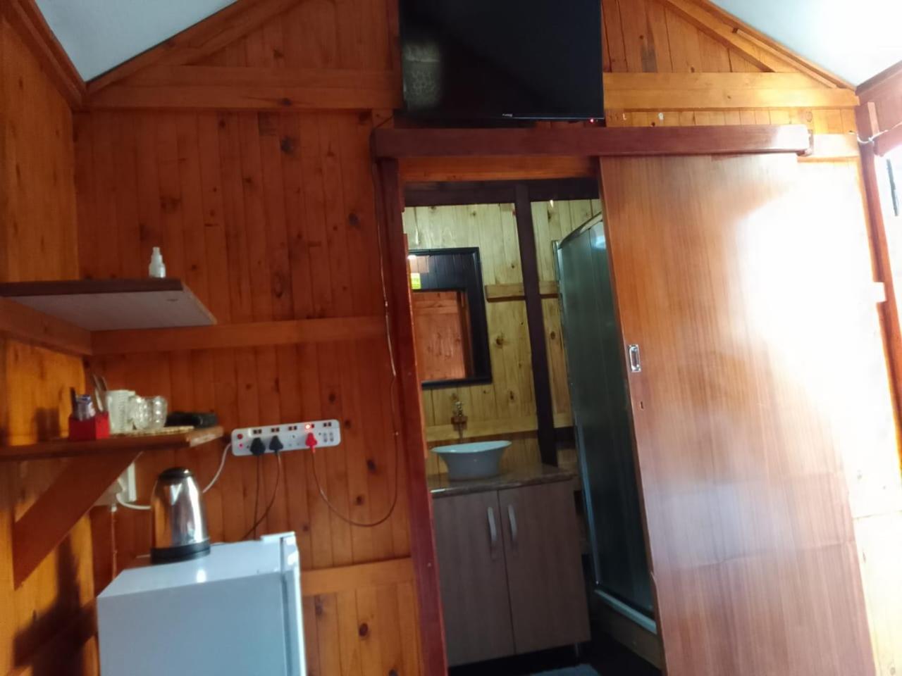 Twin Room with Private Bathroom photo 2
