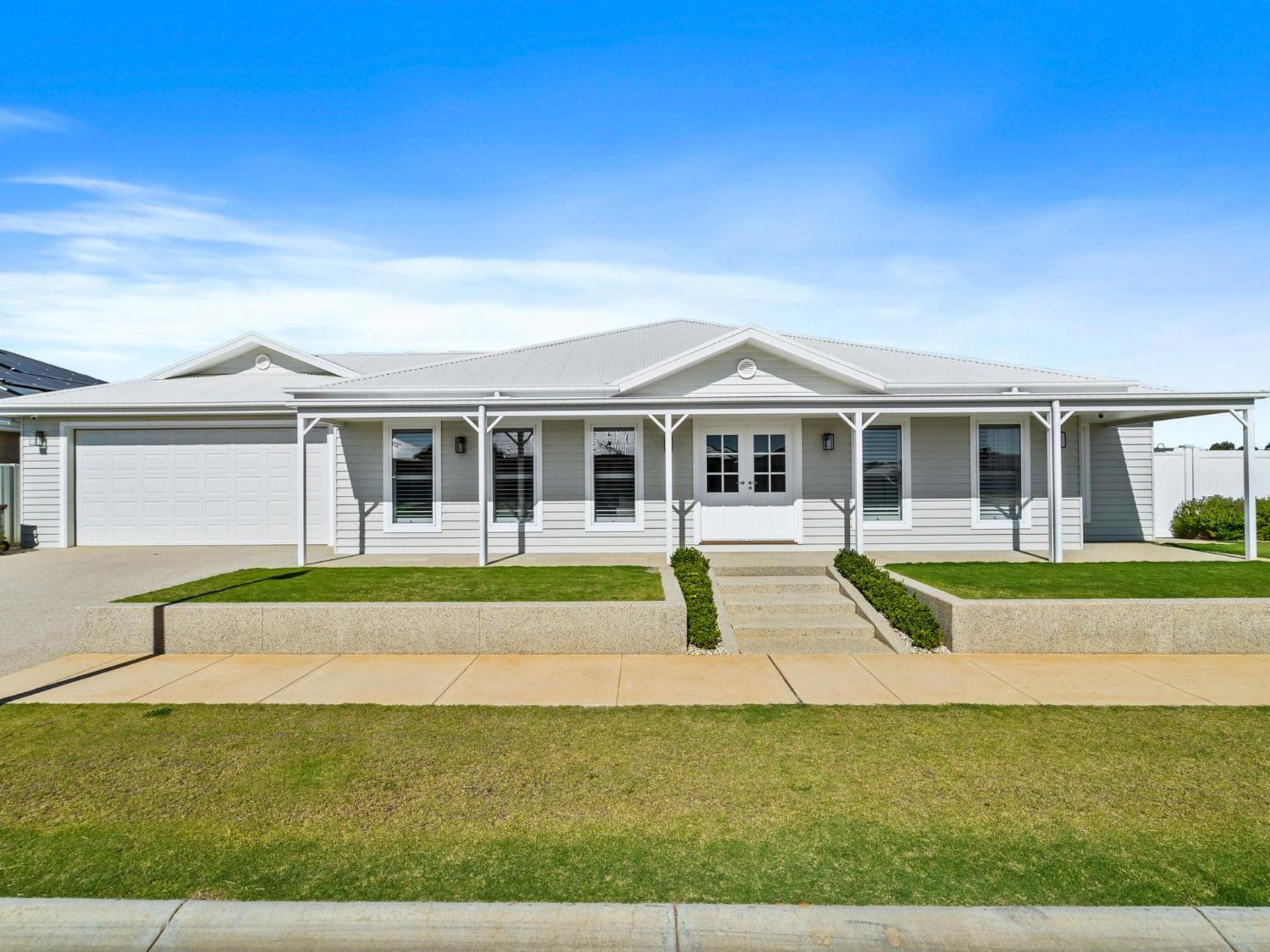 Four-Bedroom House photo 2