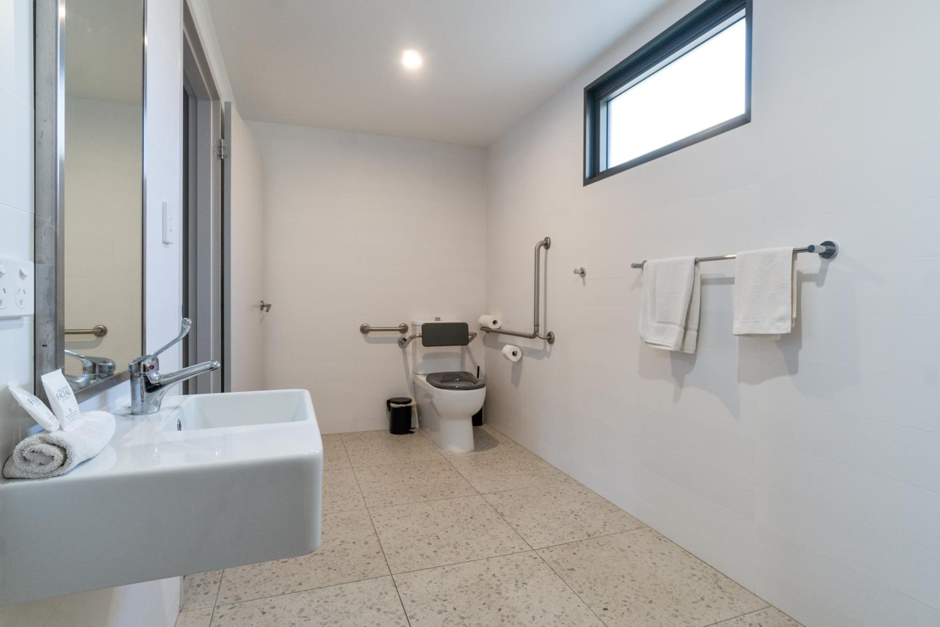 Studio - Disability Access - Photo 3