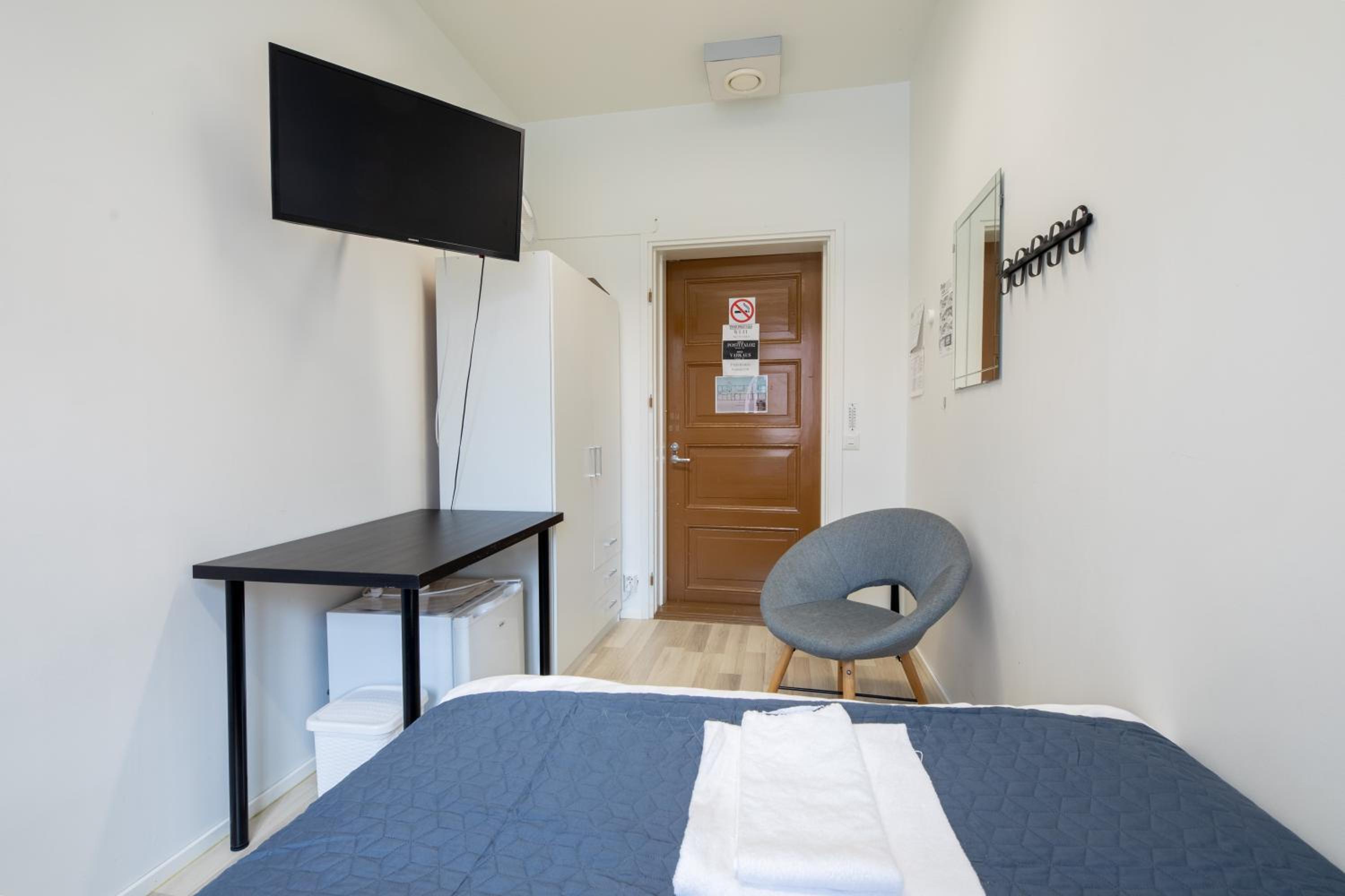 Single Room with Shared Shower and Toilet photo 3
