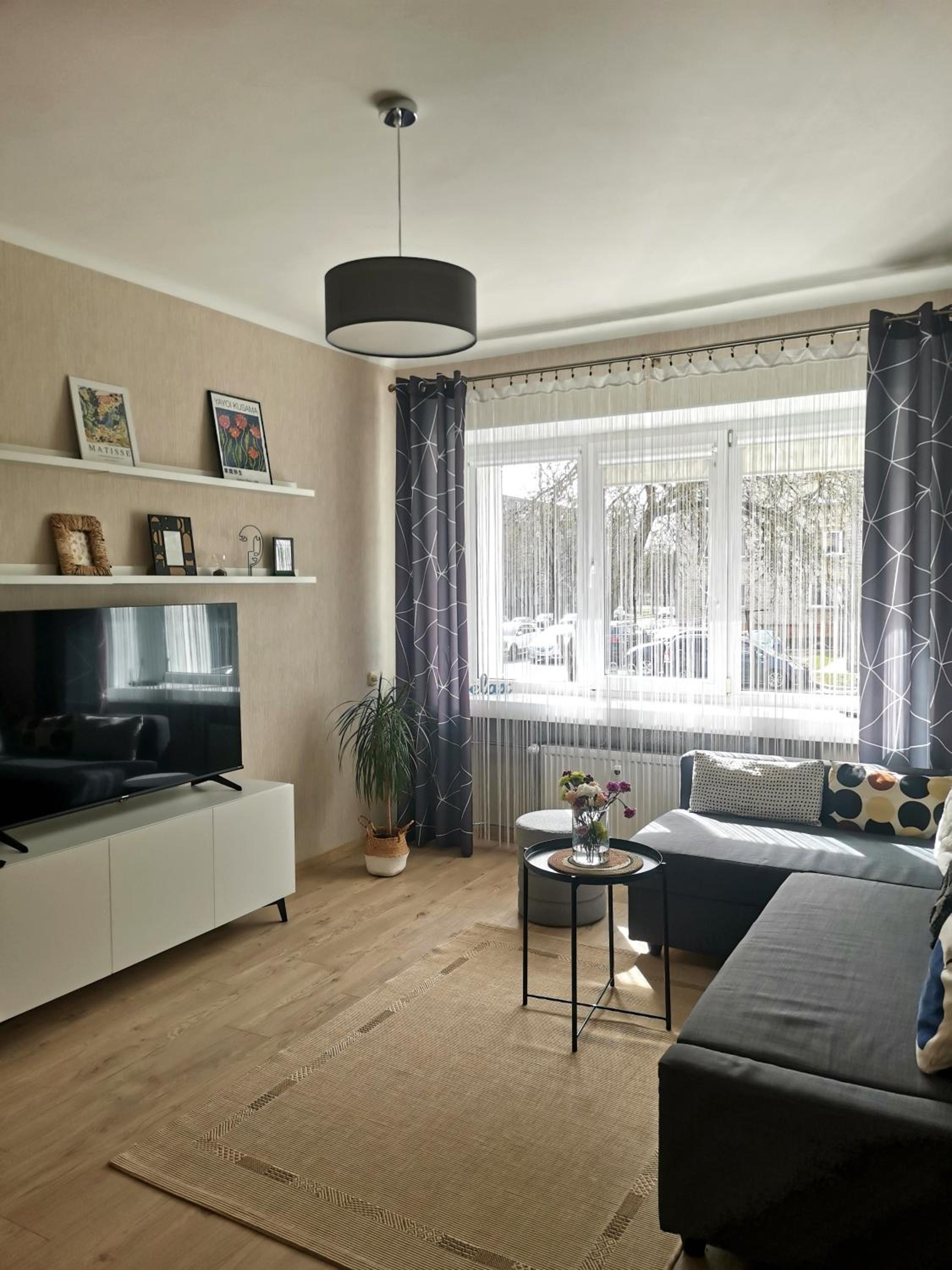 One-Bedroom Apartment - Photo 1