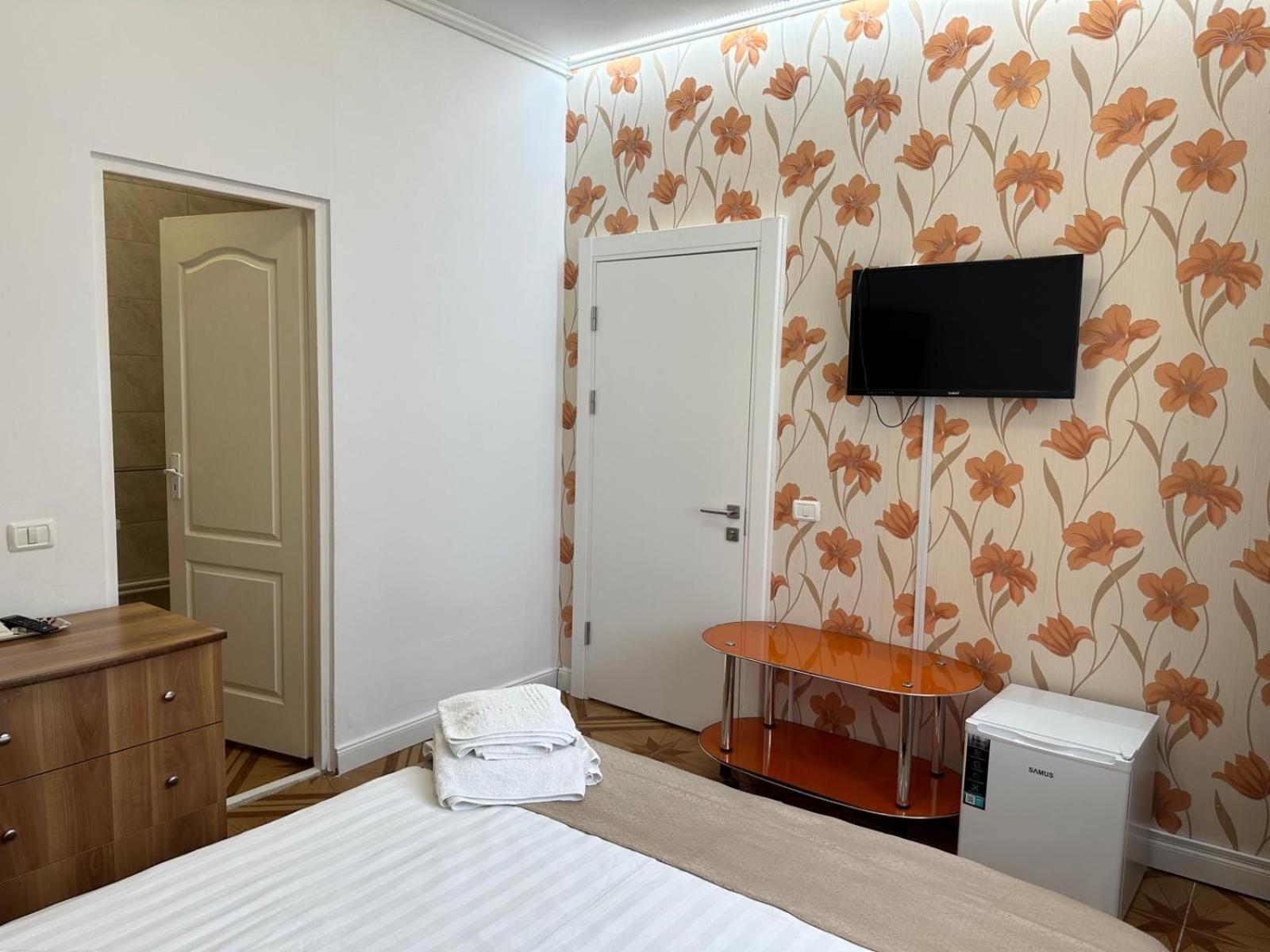 Double Room - Photo 16
